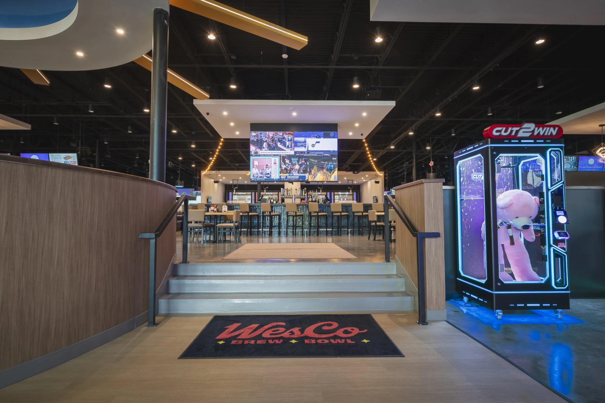 Wesco_ArchitectureShoot_CenterBar_1.jpg