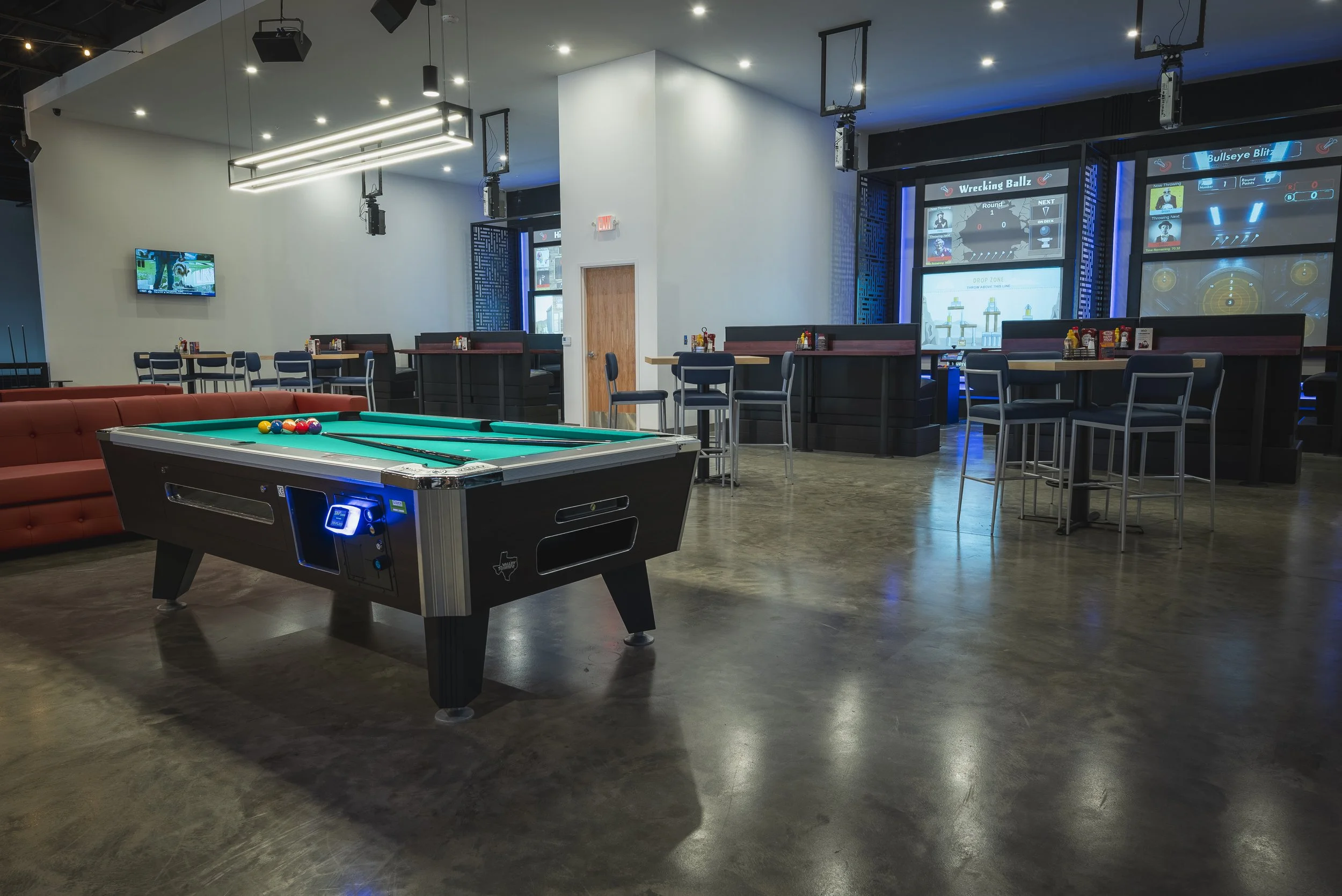 Wesco_ArchitectureShoot_CenterBar_4.jpg