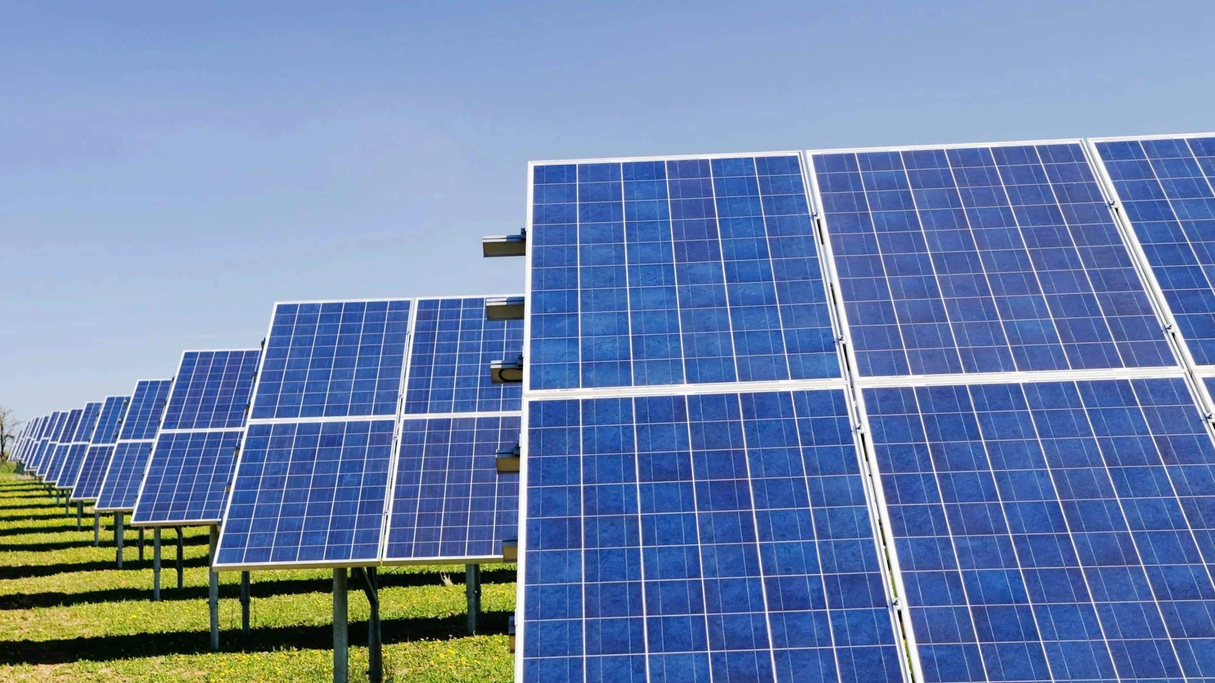 Nano-C interlayers enhance performance of tandem Perovskite solar.