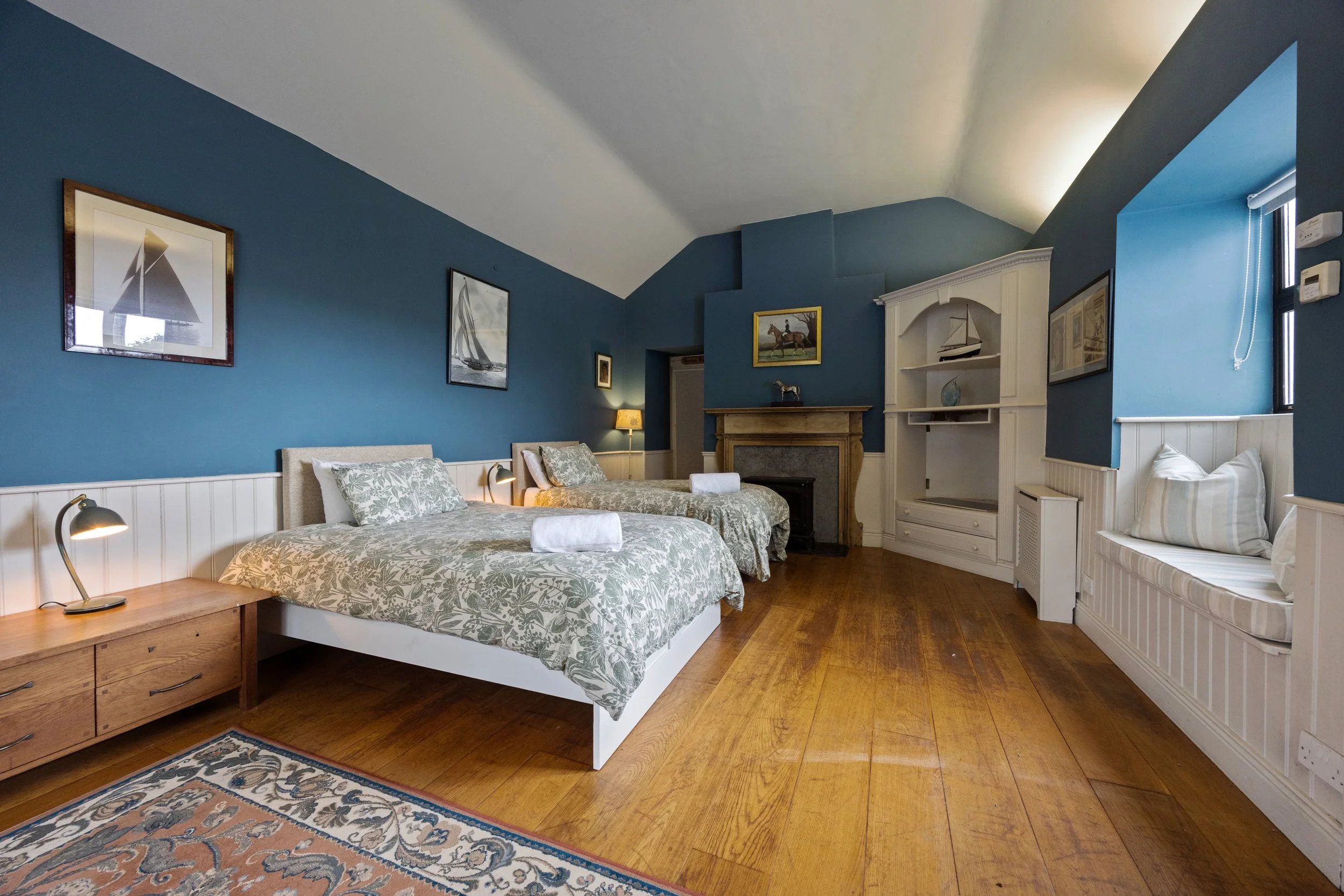 THE STUDIO — A  LITTLE PLACE OF YOUR OWN

Slightly apart from the other bedrooms and with direct access to the Garden Room, the Studio offers a little extra independence and privacy.

Double + single bed · Ground floor · Adjacent shower room

