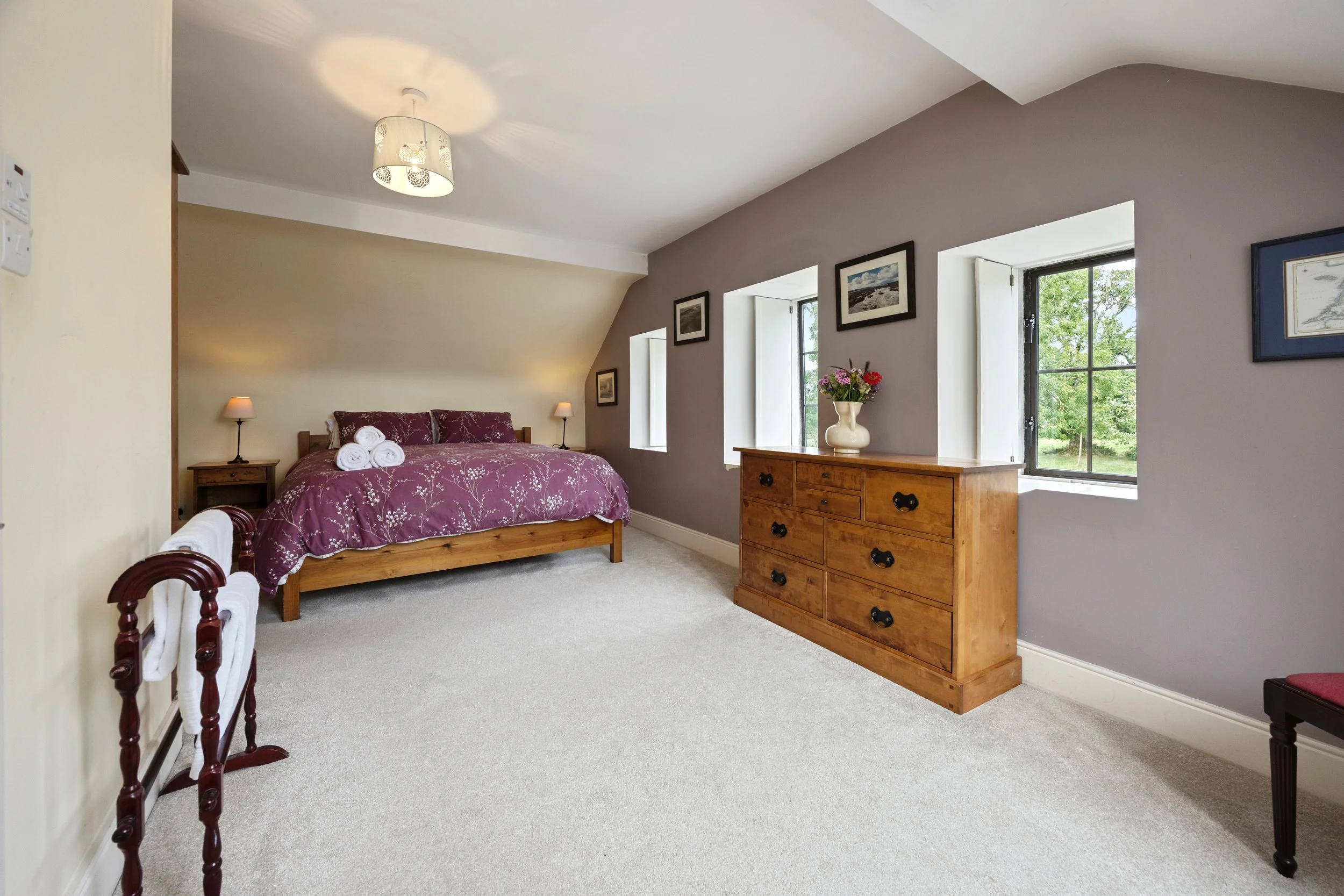 BAY —TUCKED BENEATH THE EAVES

Spacious, peaceful and full of farmhouse character, with windows bringing in plenty of light and views across the surrounding countryside.

Super king bed · First floor · En-suite shower room