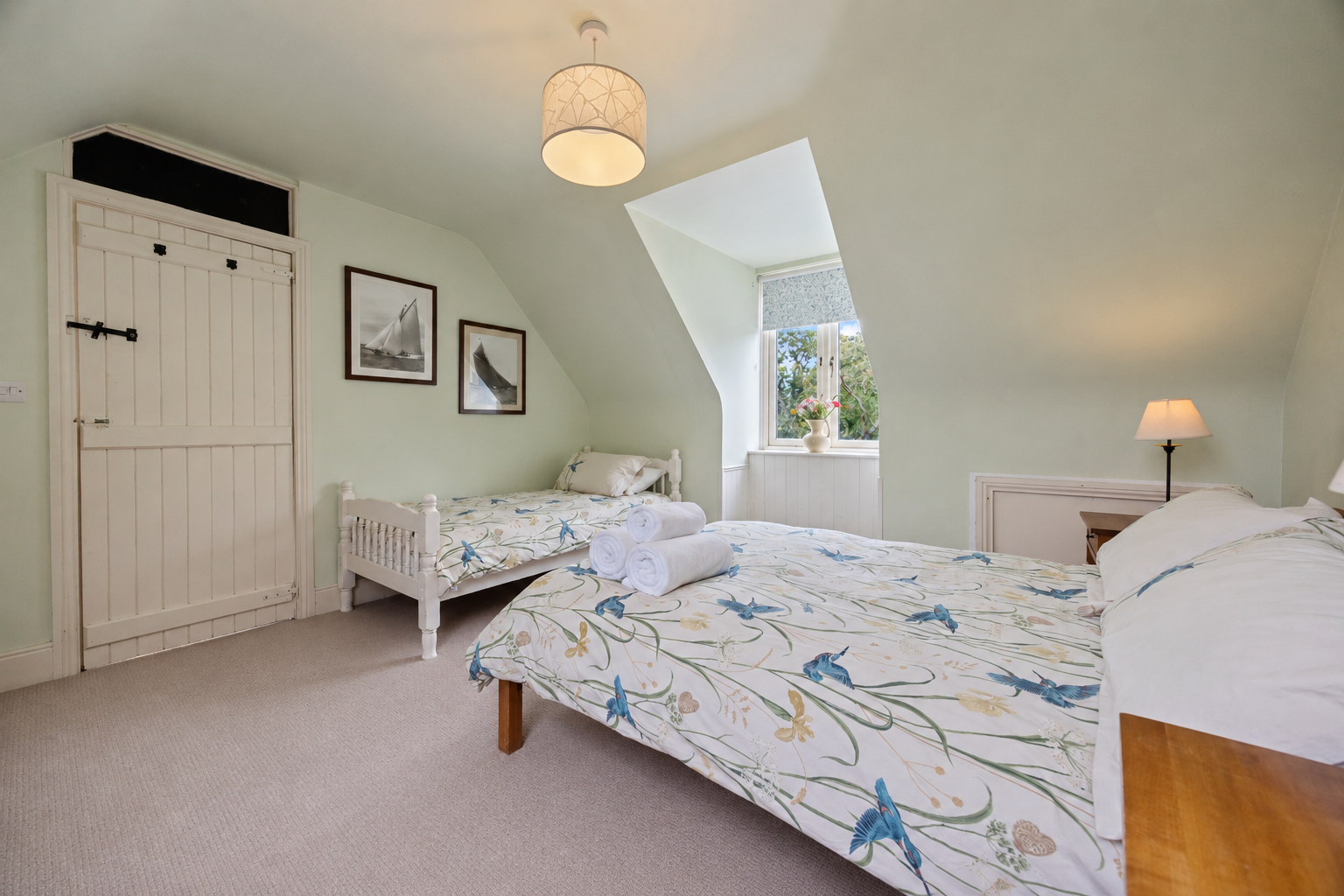 ABBEY — A ROOM VWITH A BURREN VIEW

A peaceful upstairs room looking out towards the surrounding Burren landscape — a lovely place to wake up to the changing light outside.

Double bed + single bed · First floor · Shared bathroom