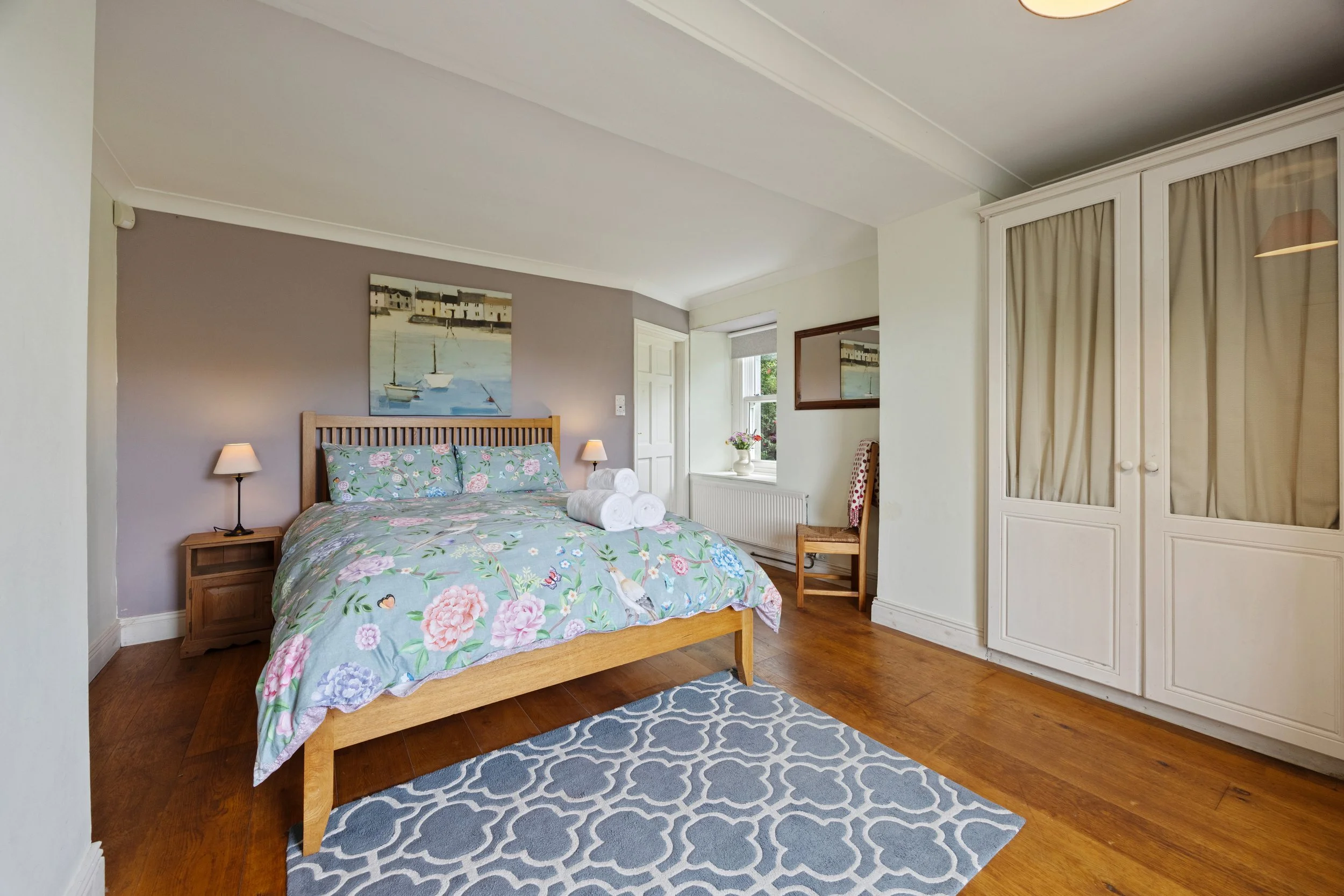 FINAVARRA — DOWNSTAIRS AND EASY

A generous, comfortable room tucked away on the ground floor — particularly handy for anyone who would rather avoid the stairs.

King bed · Ground floor · En-suite shower room