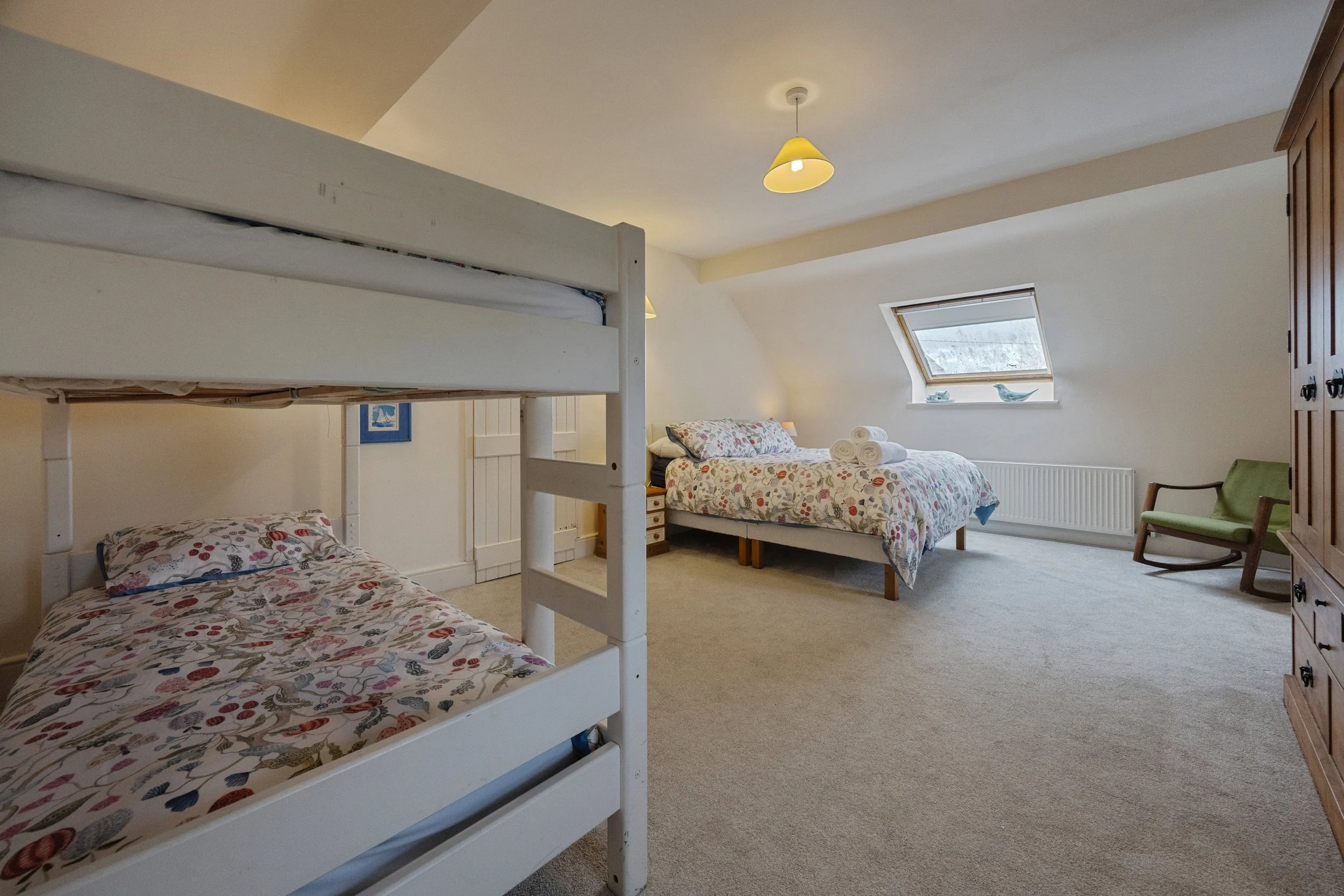 LAGGY —ROOM FOR THE GANG

A relaxed family room with plenty of space for everyone to settle in after a day exploring, swimming or simply being outdoors.

Double bed + bunk beds · First floor · Shared bathroom