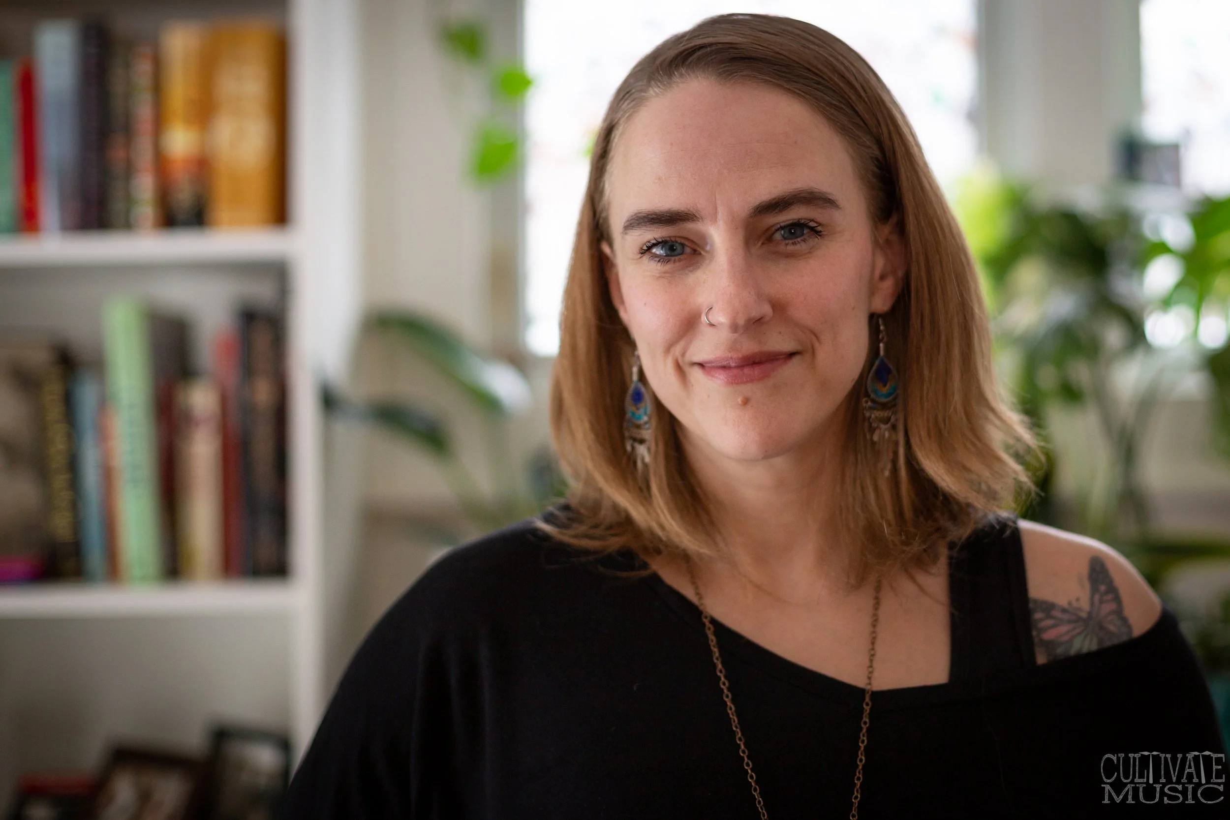 Headshot of Tera-Sundri Biddle, RP, a somatic and trauma-informed therapist supporting adults and couples in reconnecting with themselves in Brantford, Simcoe, and online.