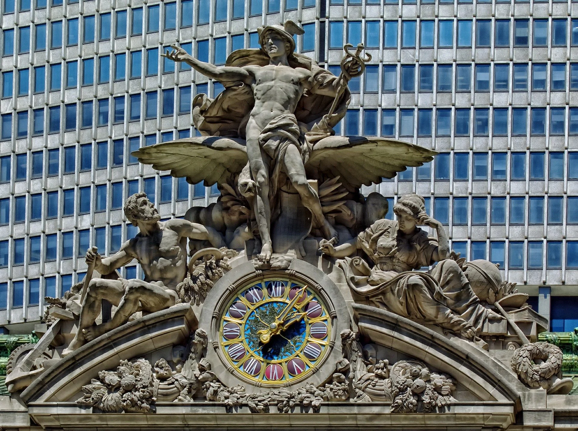 Grand Central Statue by David Mark (Pixabay) (1).jpg