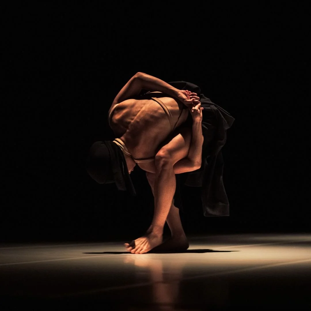 💃Taiwanese dance artist Ching-Ying Chien will present Vulture / Eve, a striking double-bill show at @theplacelondon .

🌟Vulture is inspired by a Tibetan myth and echoing Icarus, this solo reflects on loss, limits, and freedom.🪽 While her latest wo
