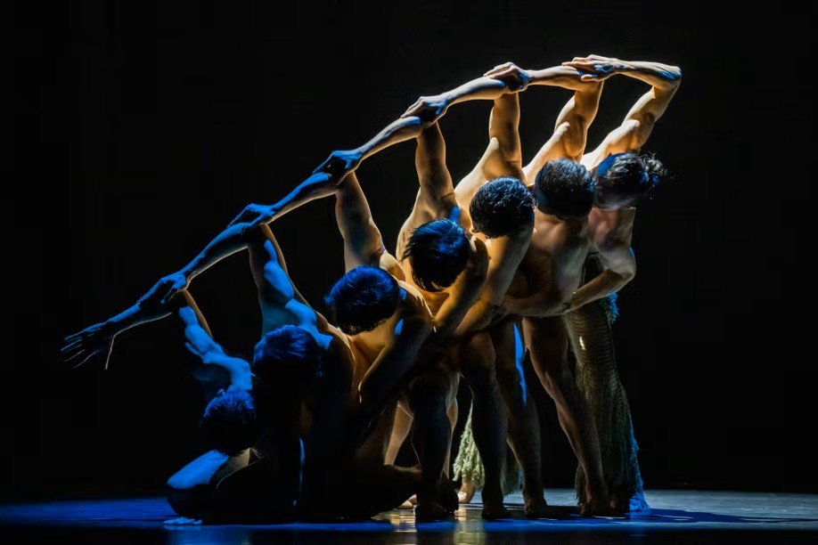 Cloud Gate Dance Theatre 'Lunar Halo'