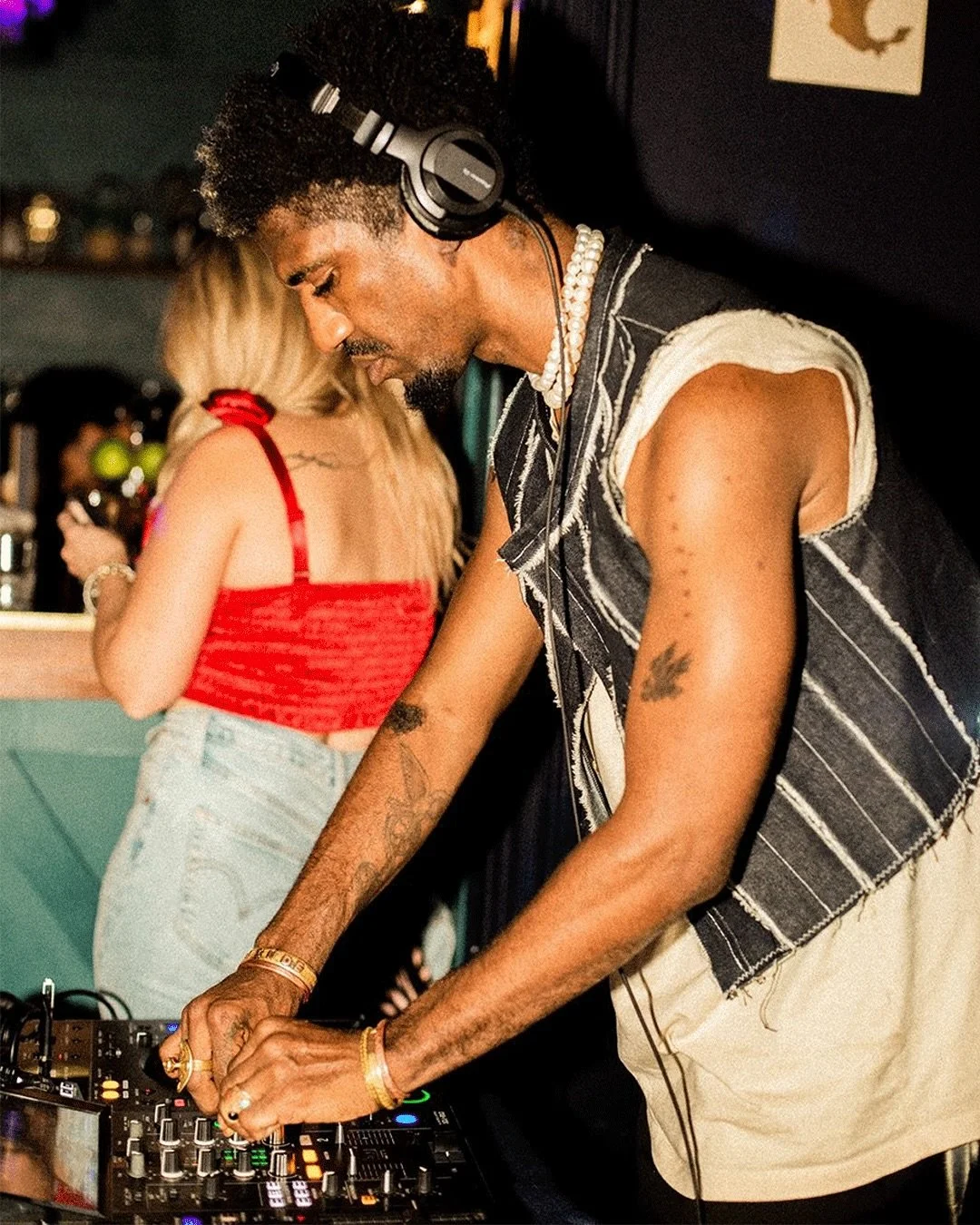 Vibes for the weekend if you&rsquo;re in the 🇲🇽.

18.10 / Hush Hush Silent Disco for the cumple of @jabaridenson at @ajeno_mx as @plz.dntask 

19.10 / @domingodesoul at @maisonartemisiamx with the @blaxican_cdmx family.

🇲🇽⚡️🔭🌍