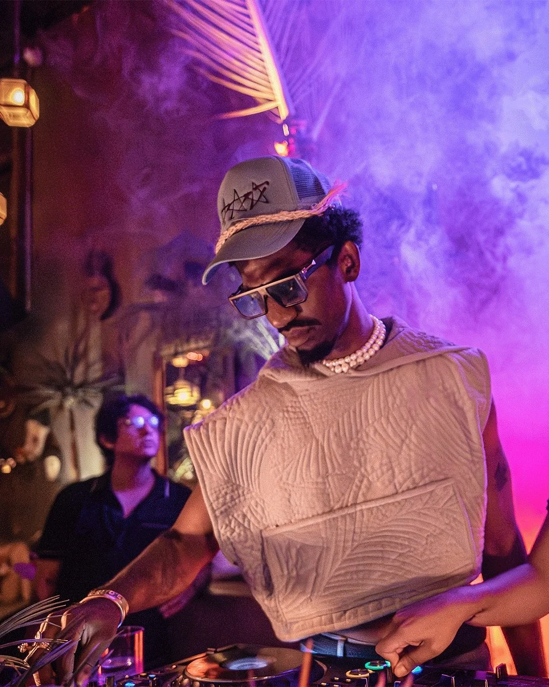 Tour De Tulum 🏝️

Spinning 3 dope sets at some very cool venues this weekend.

25.10 // @xeri_collective at @veletamarket 

26.10 // @elbodegontulum 

26.10 // Lagoon Sessions at @neektulum 

Nos vemos a la playa.

📸 @vie.dartiste