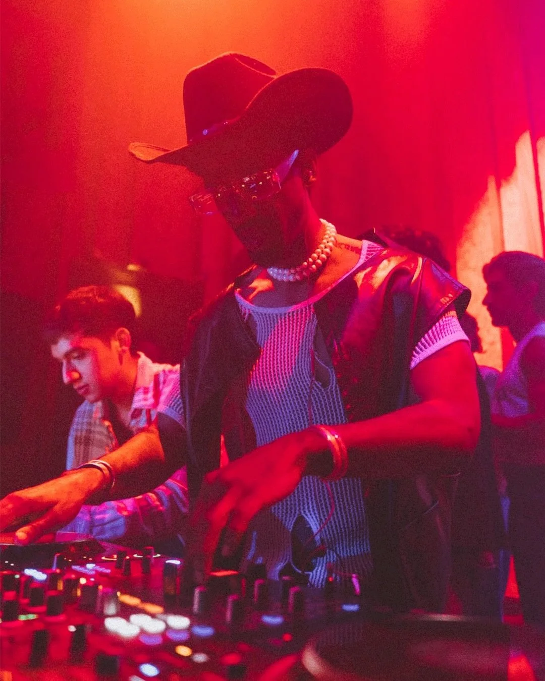 Lover&rsquo;s Lounge by @freek.nu x @drinks.first 

📸 @lashenkamx 

#randbforever 🍷