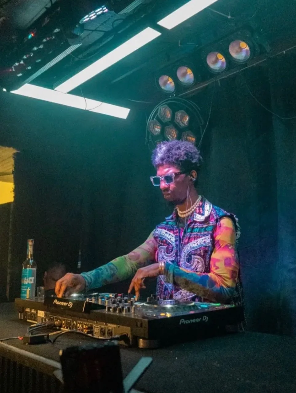 Pure vibes in the best city in the world #cdmx 🌐 🇲🇽 🎧 

07.04 / @boombox_poets_salon at @alika.studiomx / 20:00

09.04 / @lowpass.cdmx at @tonal.tonal @ritmia.bar / 22:00

10.04 / @melodyculture_ at @symphonie.club / 3:00

📸 @explicito_film 

🌐