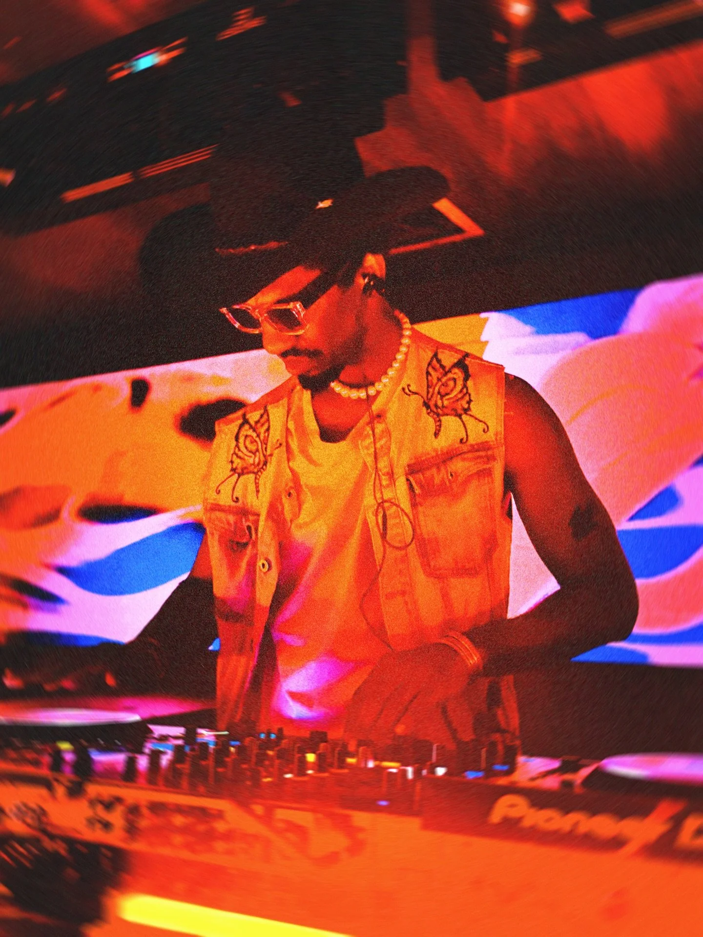Another movie this Friday (4.24) spinning for the closing party of @colorsxstudios Tones Mexico City activation with the #1 R&amp;B party in the world @freek.nu 🔥🔥

To see my bb @jillianlogan and @sweetnessprod take @freek.nu from a niche event in 