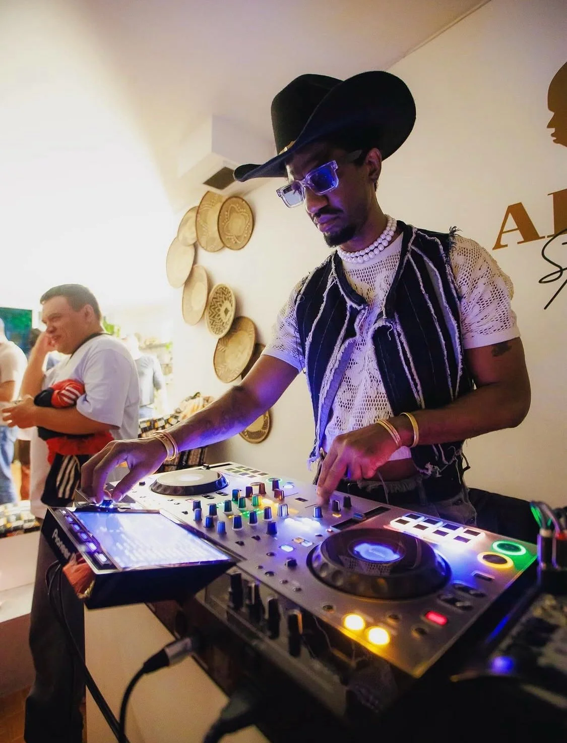 Truly honored to be opening up the night for an amazing live show by my super talented hermano @dyad.love , tonight at @tonal.tonal .

Spinning Afro Futuristic vibes from 7pm - 8pm and then closing the night out from 9:30 pm - 10:30pm.

Hope to see y