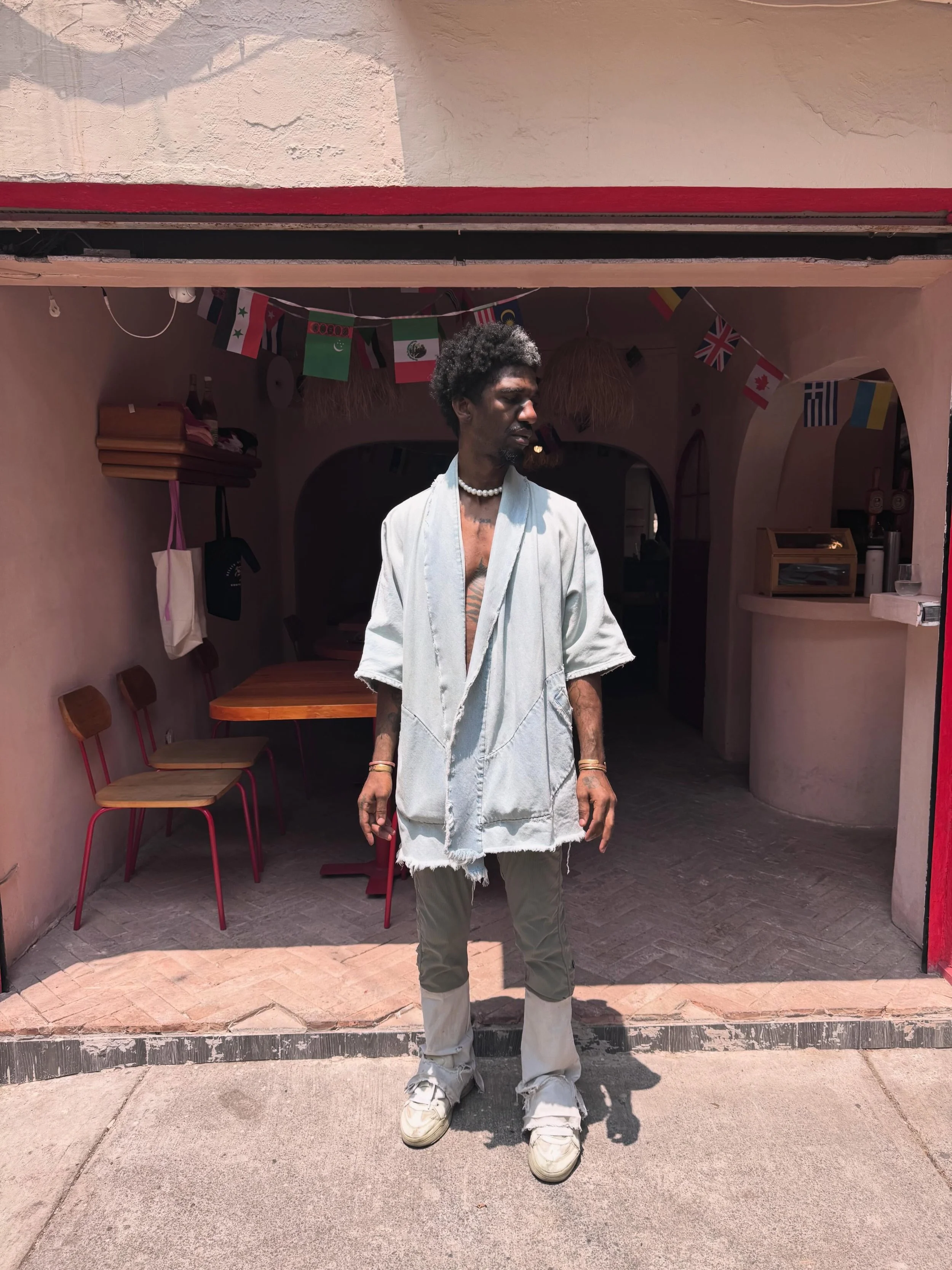 Officially stepping into the life of a Culinary Artist with the launch of @mesasnegras . It&rsquo;s something I was manifesting last year and now it&rsquo;s time to begin this new chapter in my creative career. 👨🏿&zwj;🍳

Mesas Negras is an intimat