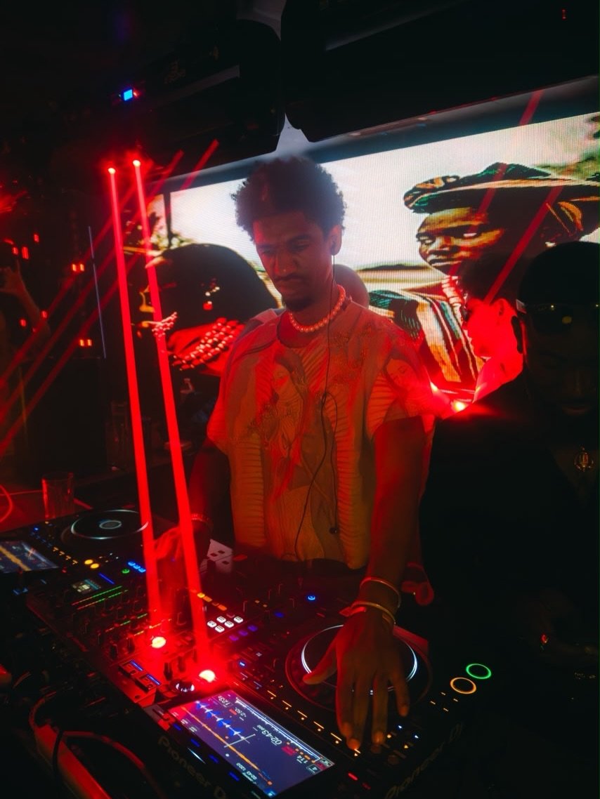 World Cup Opening Week ⚽️ DJ sets in Mexico City. 

Spinning in the greatest city in the world during one of the most globally and culturally relevant events of the world is a blessing. Vamossss #mundial2026 

11.6 / @rave.passport at @dharmma_roofto