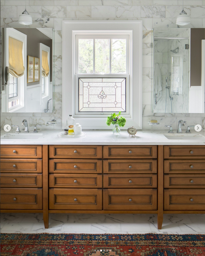Timeless Bathroom Design: Creating beautiful spaces with layered materials and classic design