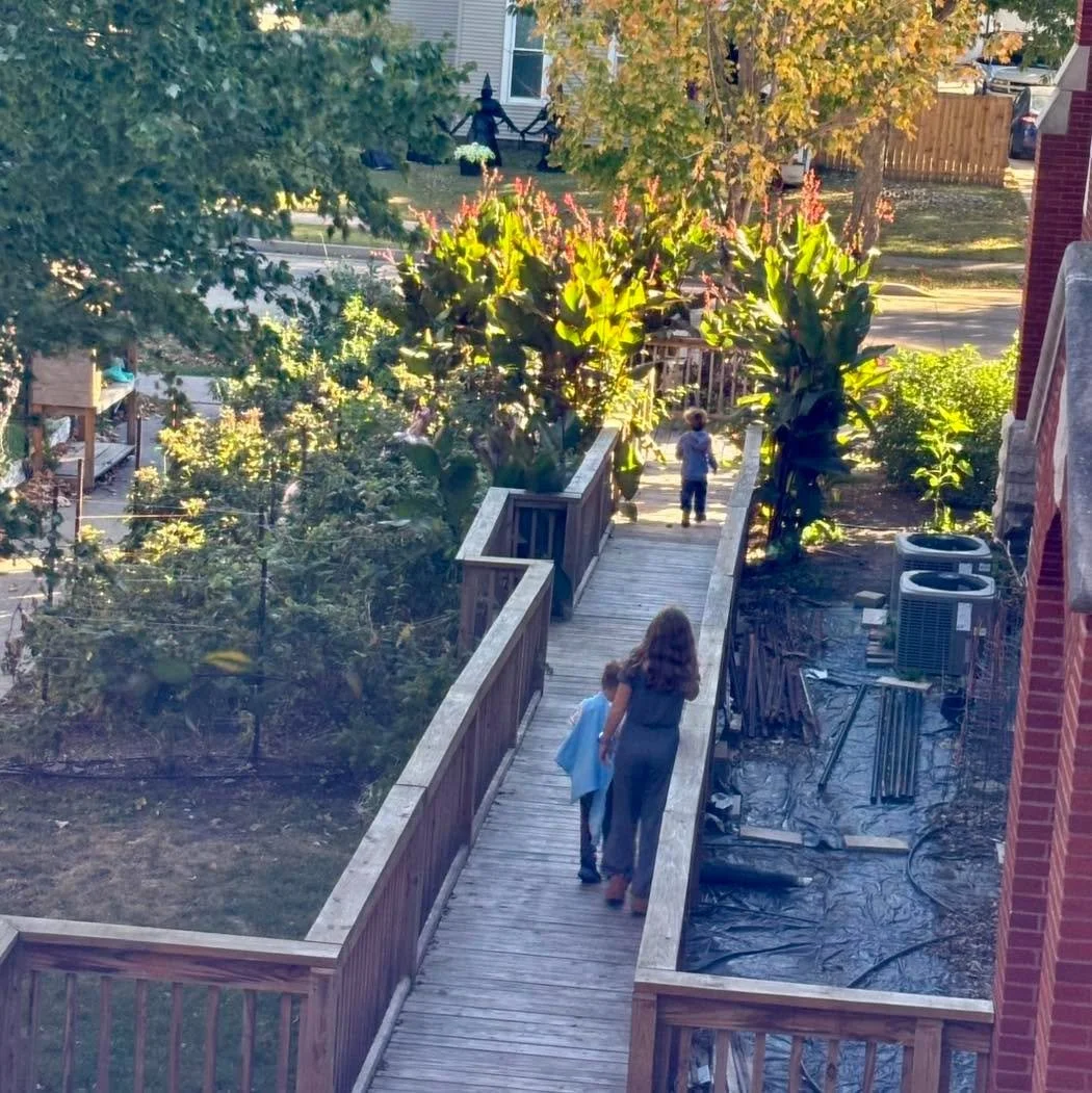 A few garden visitors explored our First Presbyterian Church garden yesterday. We love that our gardens are places where children are experiencing nature and having fun 😌🔎💚

#children #explore #enjoy #enjoyeverymoment #experience #nature #gardenin