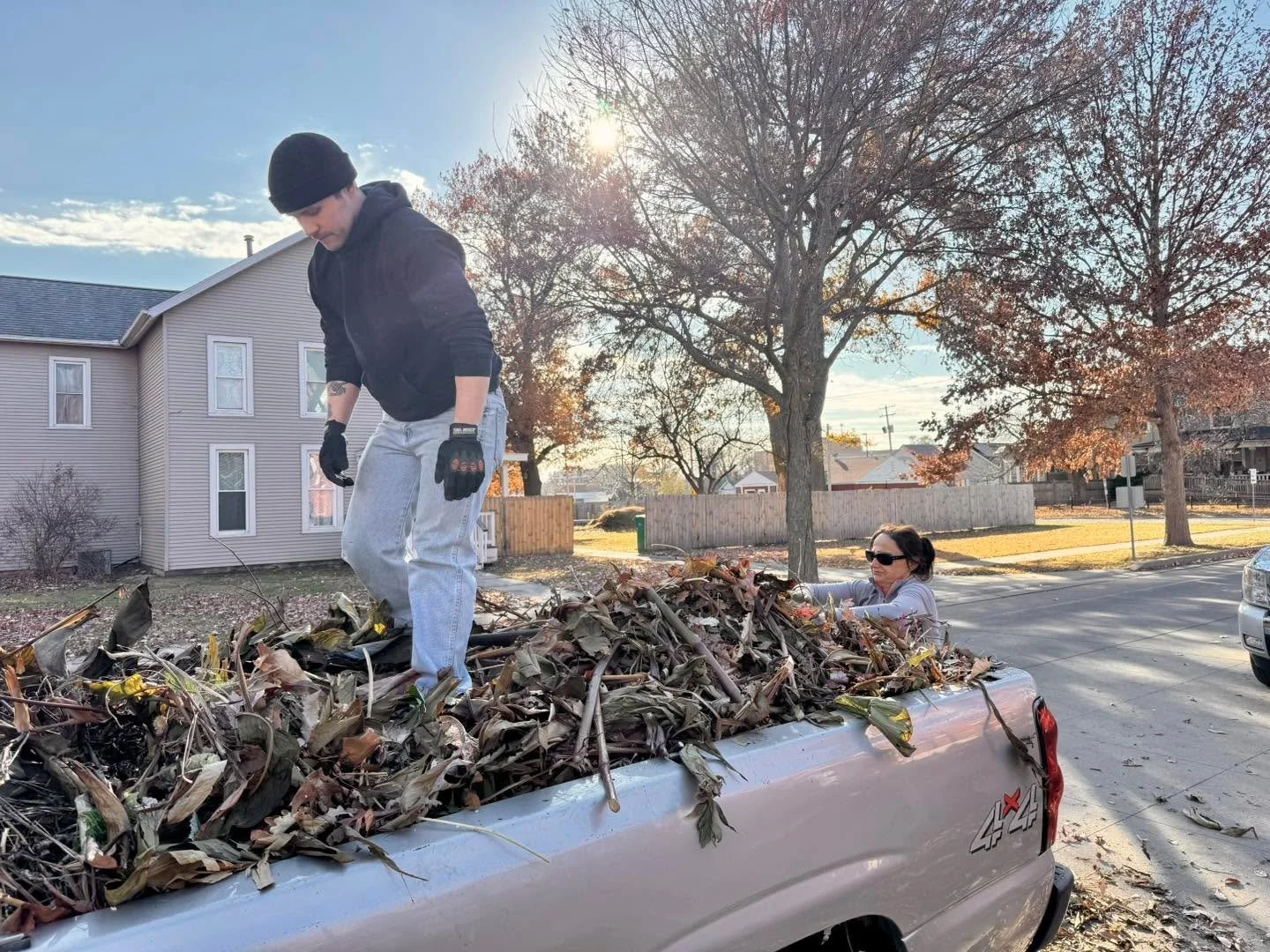 We finished cleanup at First Pres garden! We are nearly done with cleanup for the year thanks to such great volunteer help. Did you get your garden taken down? It&rsquo;s crazy how different everything looks now!! 🍁👩&zwj;🌾🪏

#cleanup #cleanupcrew