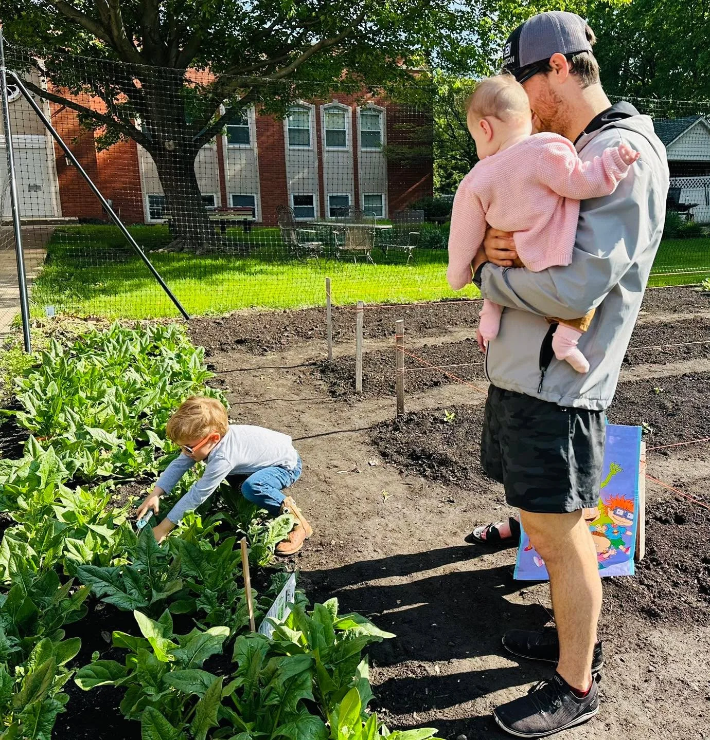We had a lot of visitors to our First Pres public access garden yesterday morning including this family that harvested radishes and greens.  We even got some help with watering! 

#gardentips #localgrowers #gardening #fallgardening #GivingGardens #lo