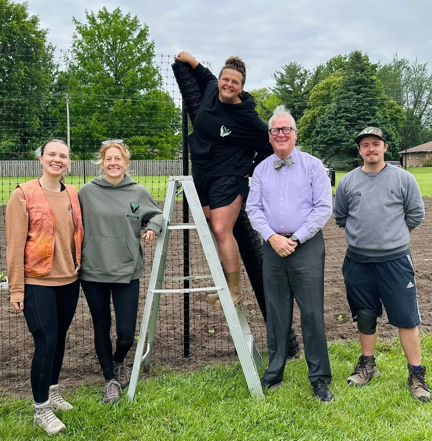 The Giving Gardens installed a big, new public access garden at Edison School on Friday!  Superintendent Twomey stopped by to cheer us on as we were building fence.  We&rsquo;re excited to serve yet another neighborhood in Macomb.

#localgrowers #gar
