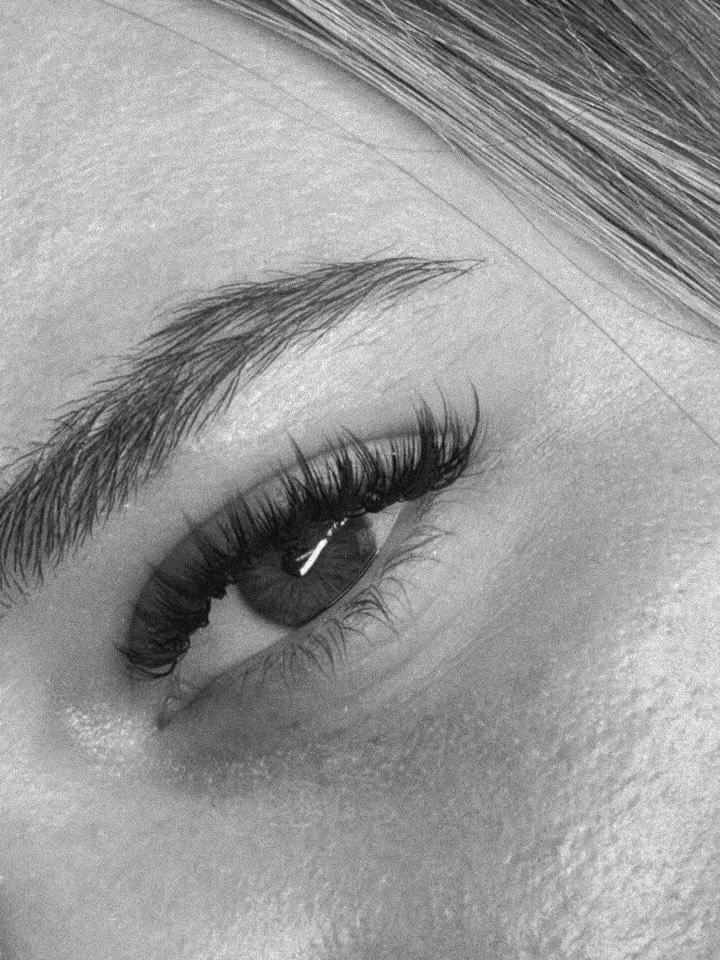 Short &amp; wispy 🪽 

Book through link in bio | Chico ,ca 

#lasheschico #chicoca