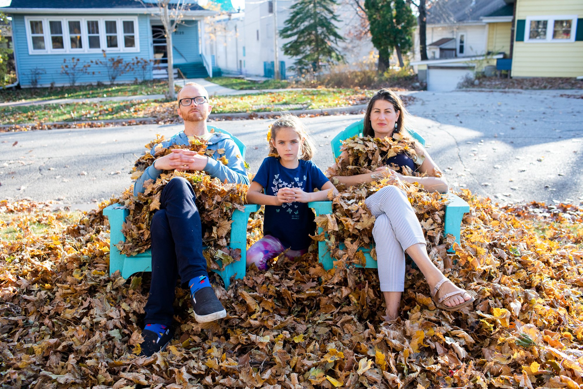 Madison Family photography, Family photographer, professional, best of madison Outdoor Family Portrait in Madison, Wisconsin – A smiling family poses together in nature, maureen cassidy photography, best of madison, relaxed, LBGTQIA friendly, family