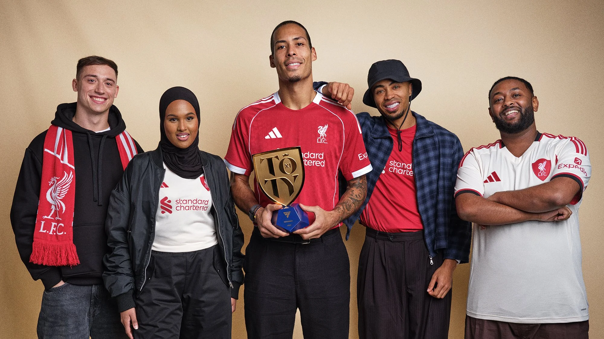 Dean_Martindale_EA_TOTY26_Liverpool_Group_Shot_3.jpg