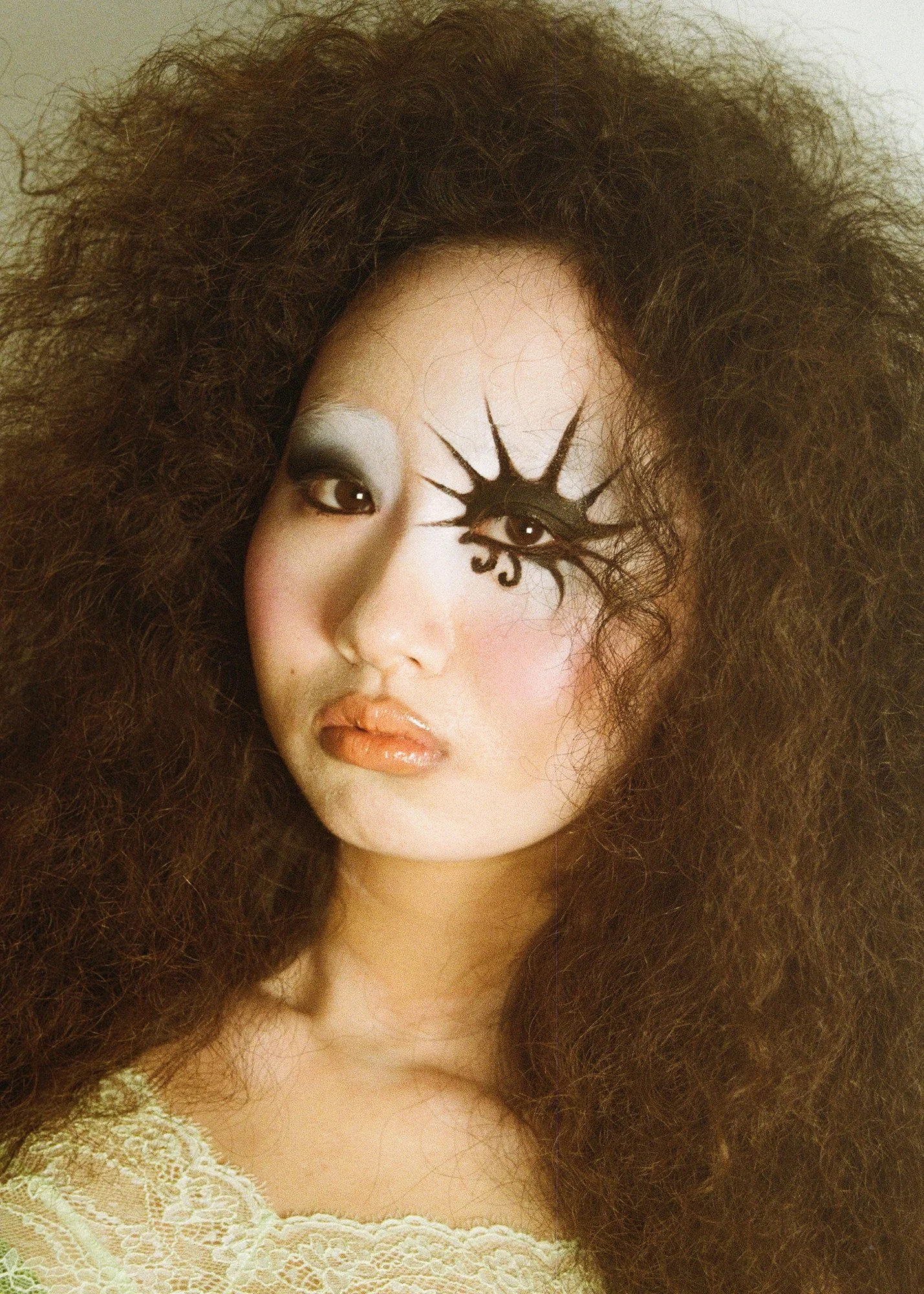 Naomi_Wong_Polyester_Magazine_Kos_Mia_26.jpg