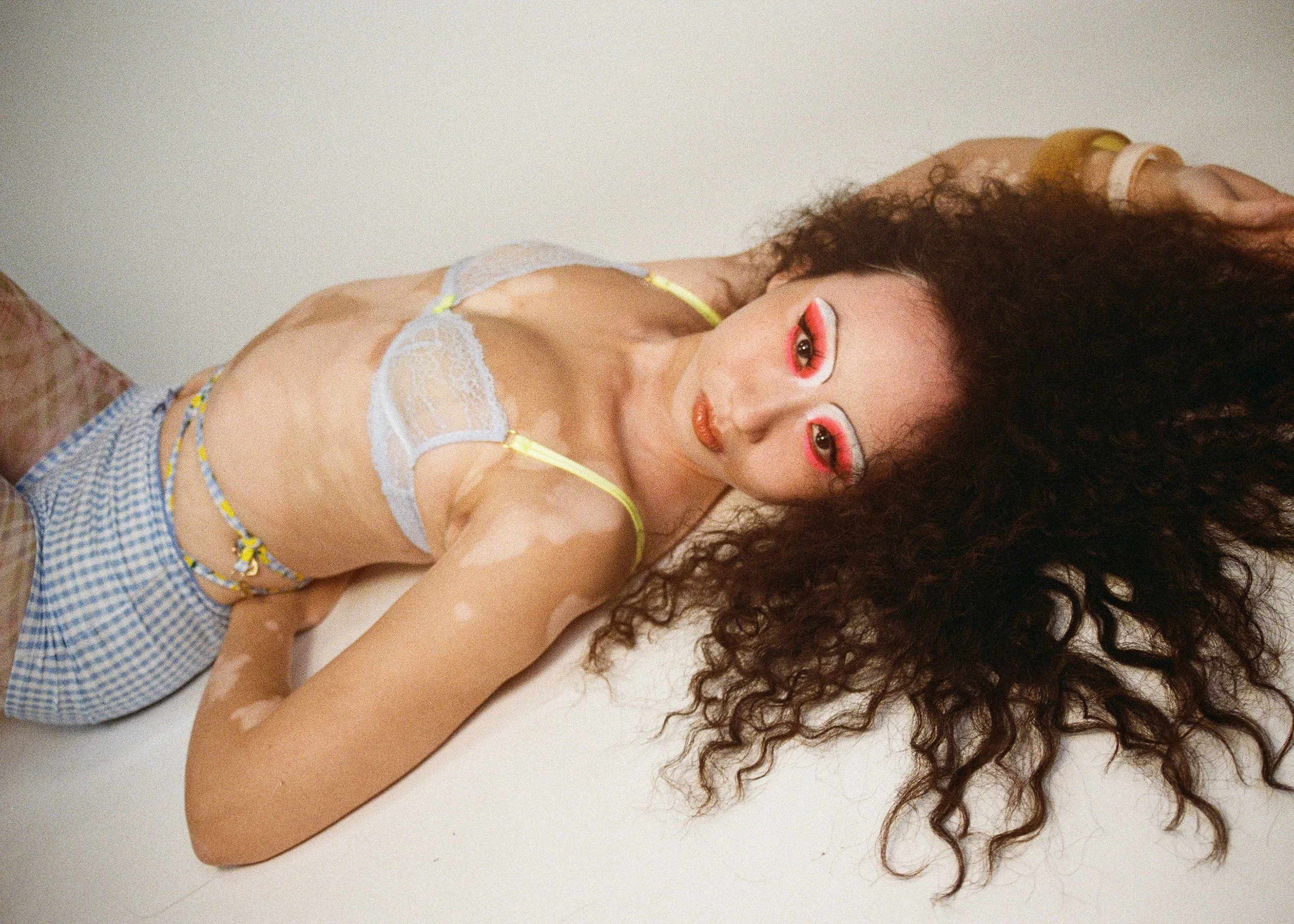 Naomi_Wong_Polyester_Magazine_Kos_Mia_12.jpg
