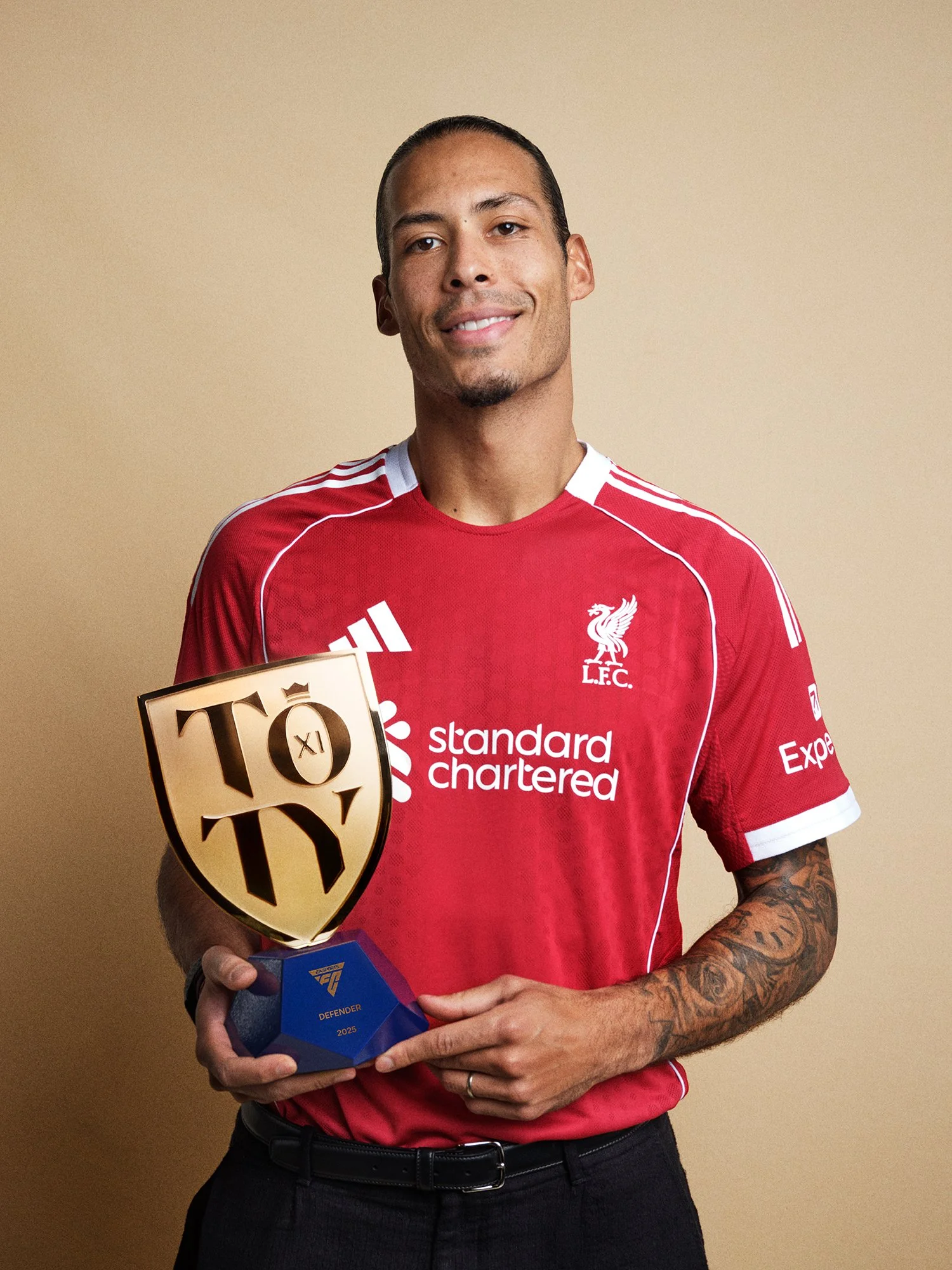 Dean_Martindale_EA_TOTY26_Liverpool_Virgil_Van_Dijk_2.jpg