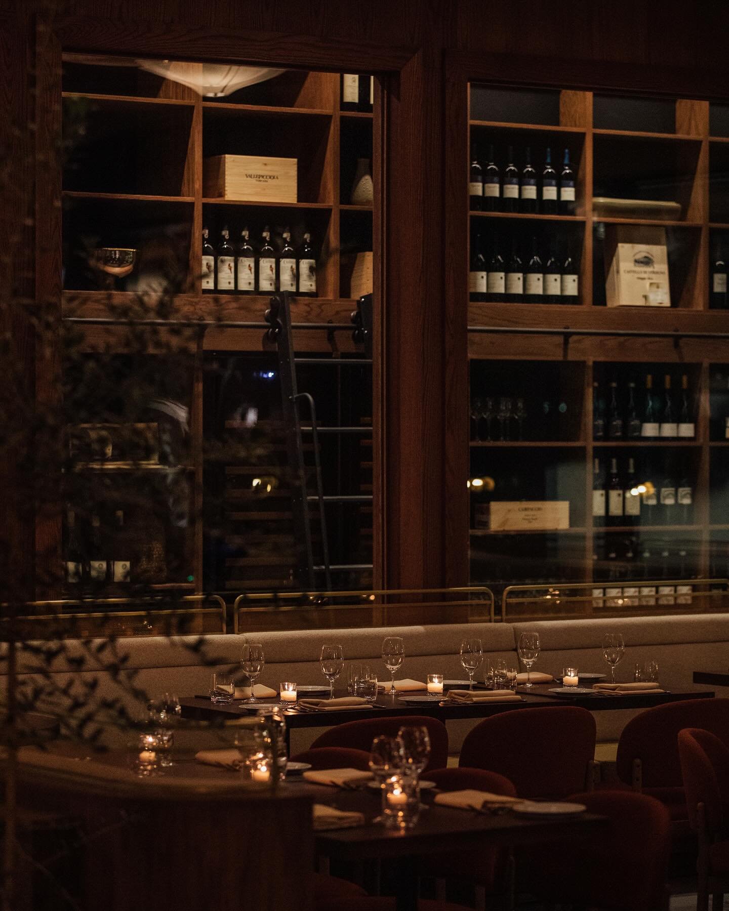 Thrilled to share photos of my most recent design project @siamonoimontreal 

&ldquo;It&rsquo;s Us&rdquo; and it really was a team effort. So grateful for the @novantunohospitality team ~ there&rsquo;s nothing more rewarding than clients who apprecia