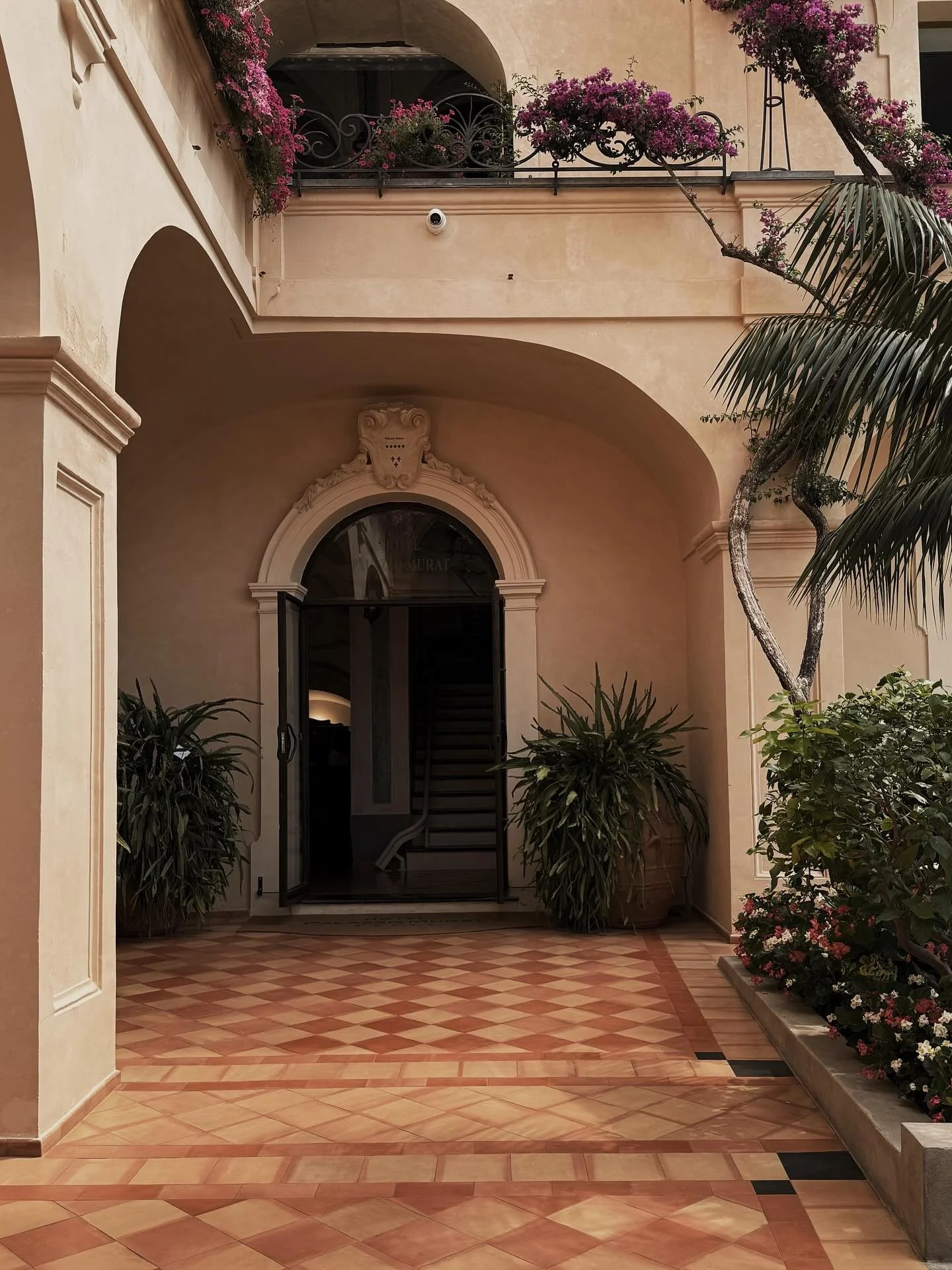 The place to stay in Positano @palazzomuratpositano 

Beyond grateful for the exceptional hospitality 🤎@vito.attanasio.positano @leonardoamalficoast