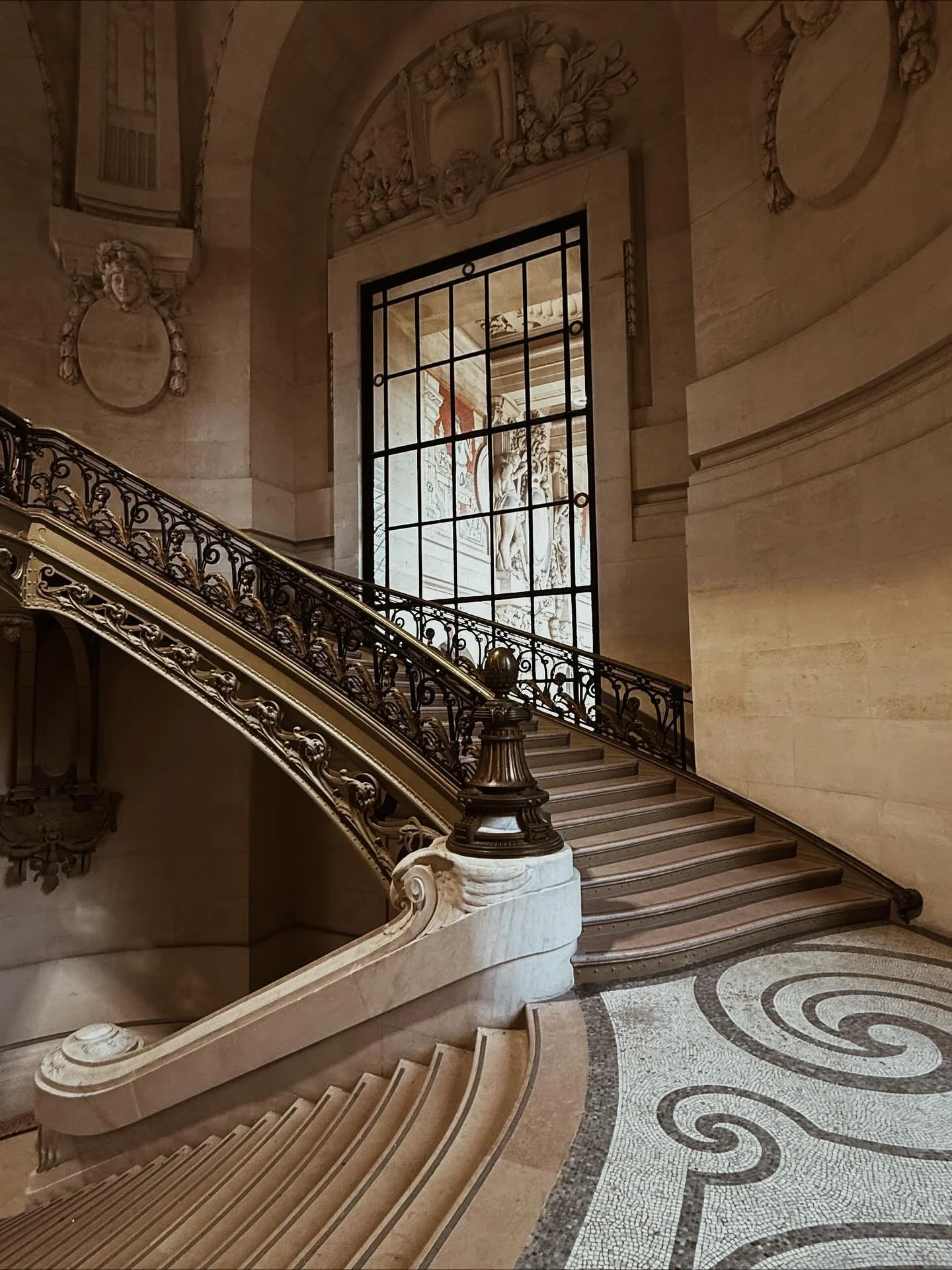 Art Basel Paris unfolded beneath the monumental iron and glass of Le Grand Palais ~ a space built to hold spectacle. The scale, the vaults, the light&hellip; all engineered for grandeur. For me, this shows how architecture does not simply frame art ~
