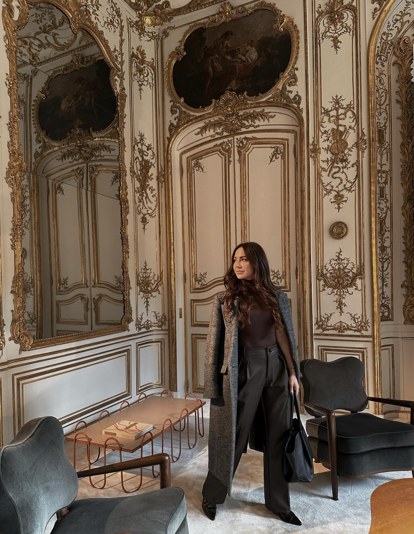 Just me among a few Jean Roy&egrave;re classics in Karl Lagerfeld&rsquo;s former home 🤩 @galeriepatrickseguin 

@designmiami in Paris was spectacular!