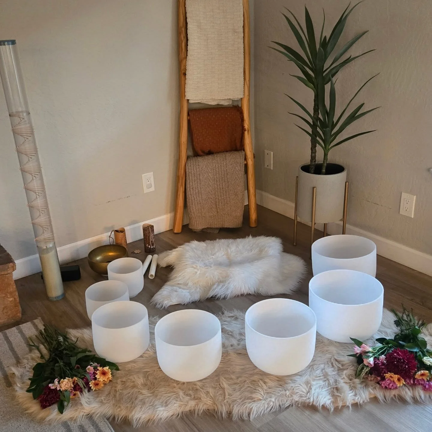 ✨ A zen space is closer than you think ✨

Most Sedona vacation rentals already have the perfect energy for deep relaxation &mdash; I&rsquo;ll bring the bowls, chimes, and soothing soundscape right to you.

All you have to do is breathe, rest, and rec