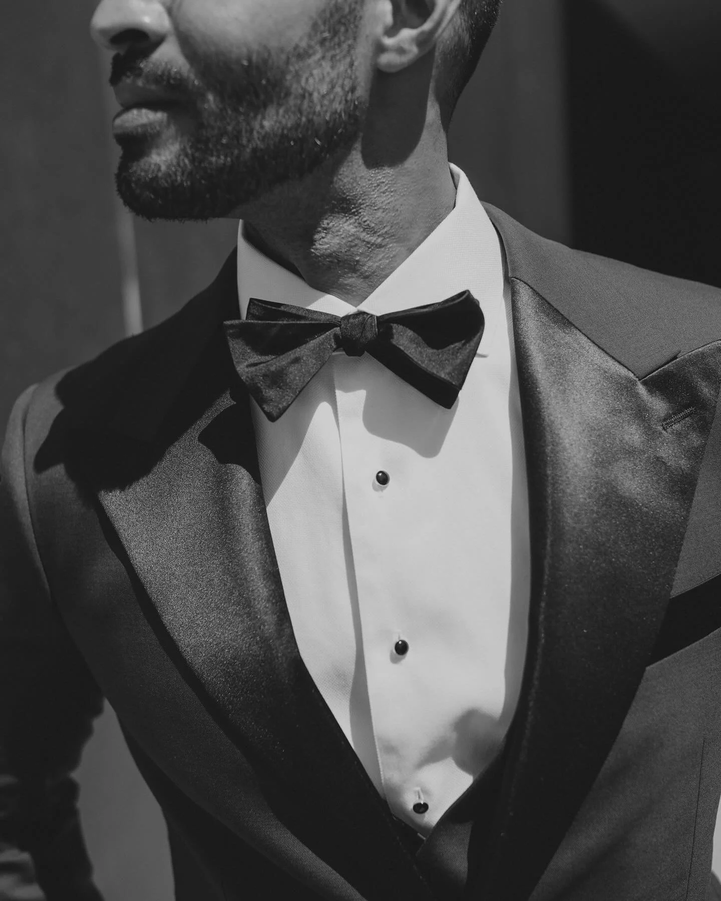 Fellas, your wedding day isn&rsquo;t the time for last-minute decisions; especially when it comes to your tux. 

Don&rsquo;t leave it to chance; get fitted early and show up looking sharp!

📷: @hugocoelhophotography 
.
.
.
.
.
.
.
.
.
.
.
.
.
.
 #We