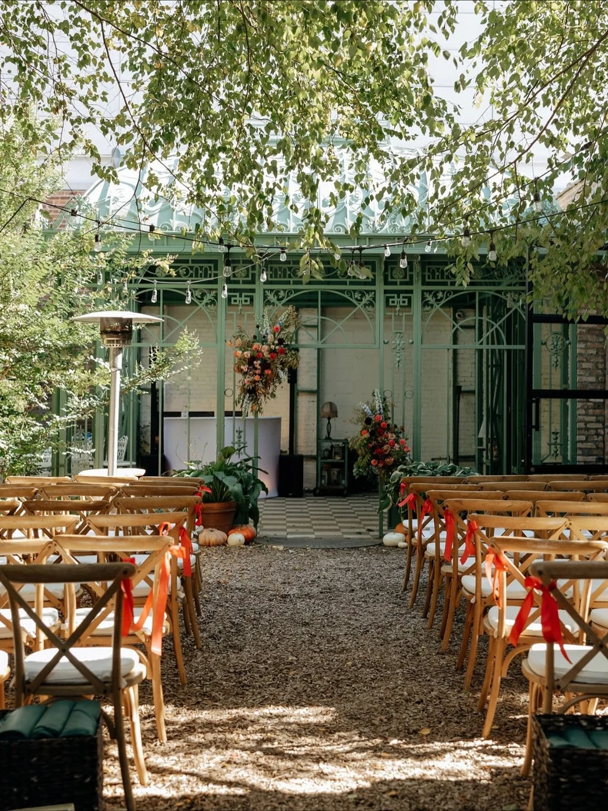 Getting married in the colder months? 

Here&rsquo;s your cozy checklist:
&ndash; Something warm to wear (a shawl, cape, or even a cute coat!)
&ndash; Hand warmers for you &amp; your bridal party
&ndash; Hot drinks and candles for guests
&ndash; Blan