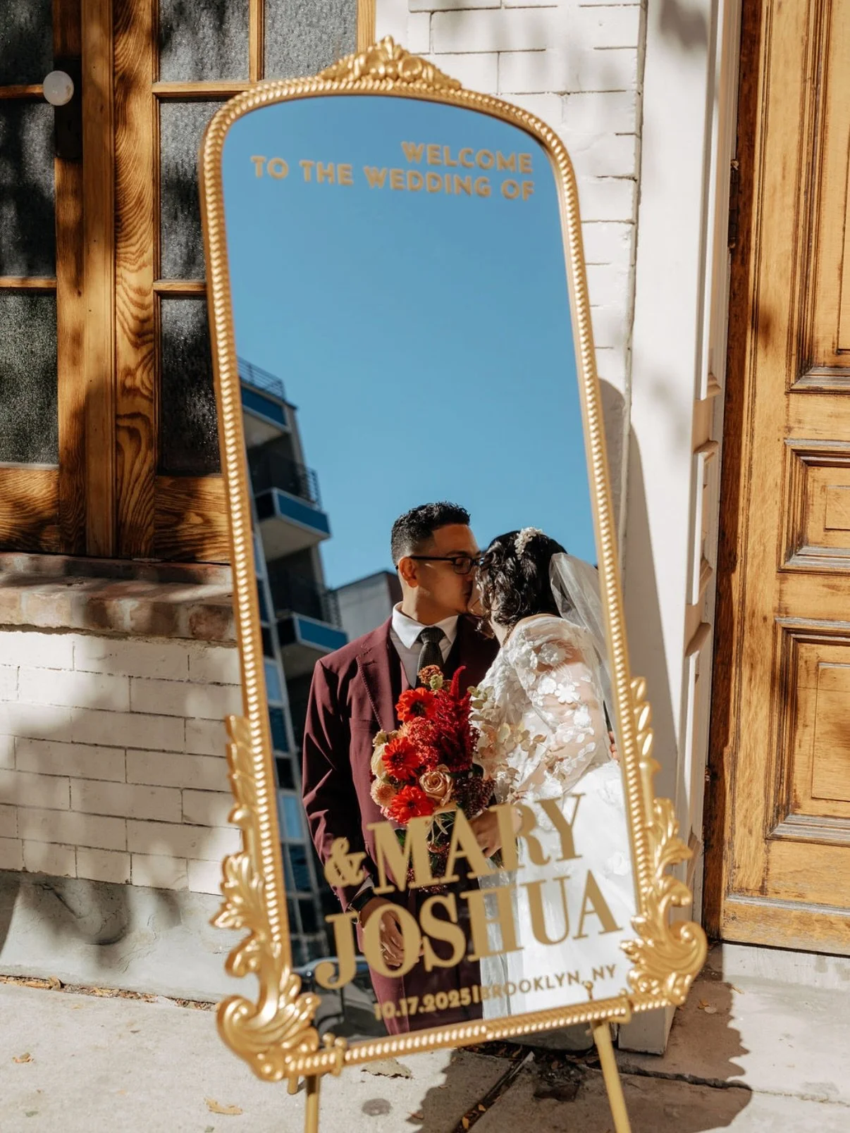 I love a good mirror welcome sign at weddings! 

It sets the vibe and gives your guests a moment to admire themselves before the celebration begins. 

The best part? You can absolutely turn it into a DIY moment and make it perfectly fit your aestheti