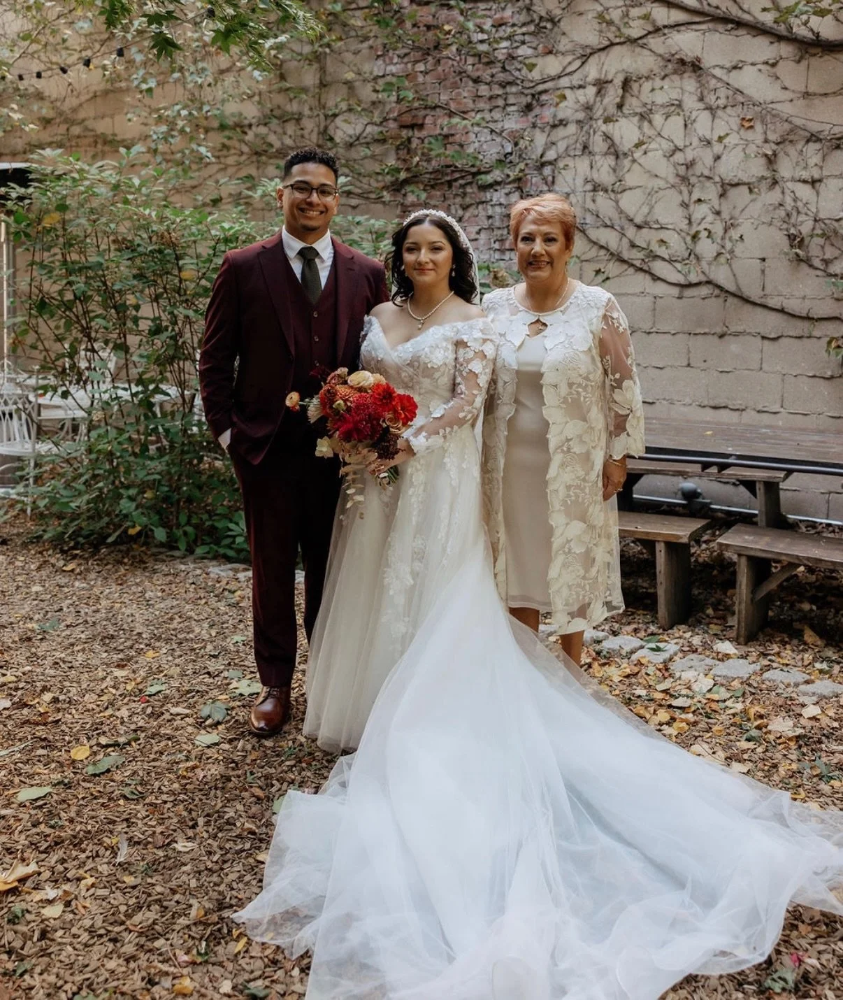 Cold, rainy nights are actually the perfect time to tackle the small but meaningful wedding tasks. ☔️

One thing I always recommend couples work on? Your photo shot list for your photographer.

Family portraits can take more time than you think, and 