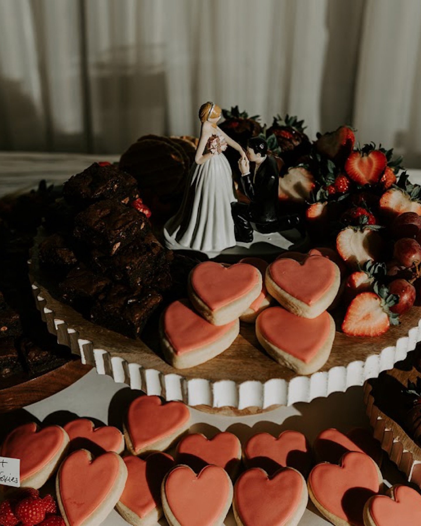 A little chocolate, a little fruit, and a whole lot of heart. ✨🍓
Dessert tables like this always steal the show.