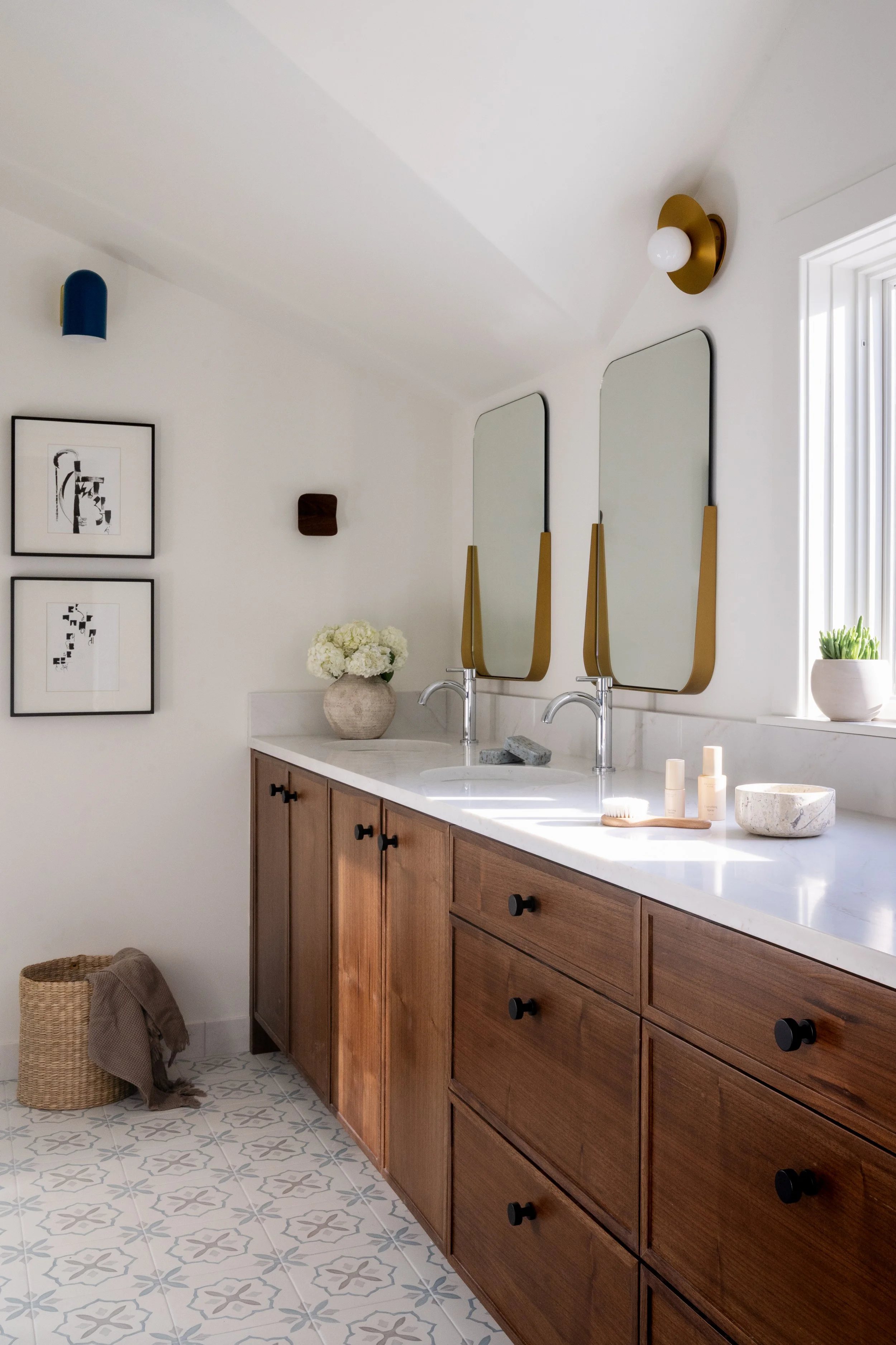primary-bathroom-interior-photographer.jpg