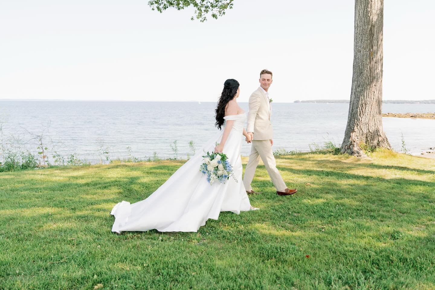 On this cold winter day, I find myself wishing it was August, warm and sunny! 
.
.
.
Planning: @jessicarileyevents 
Photo: @emilysawchuckphotography 
Floral: @flowersbyhoboken 
Entertainment: @portside_productions 
Venue, catering and bar: @samosetre
