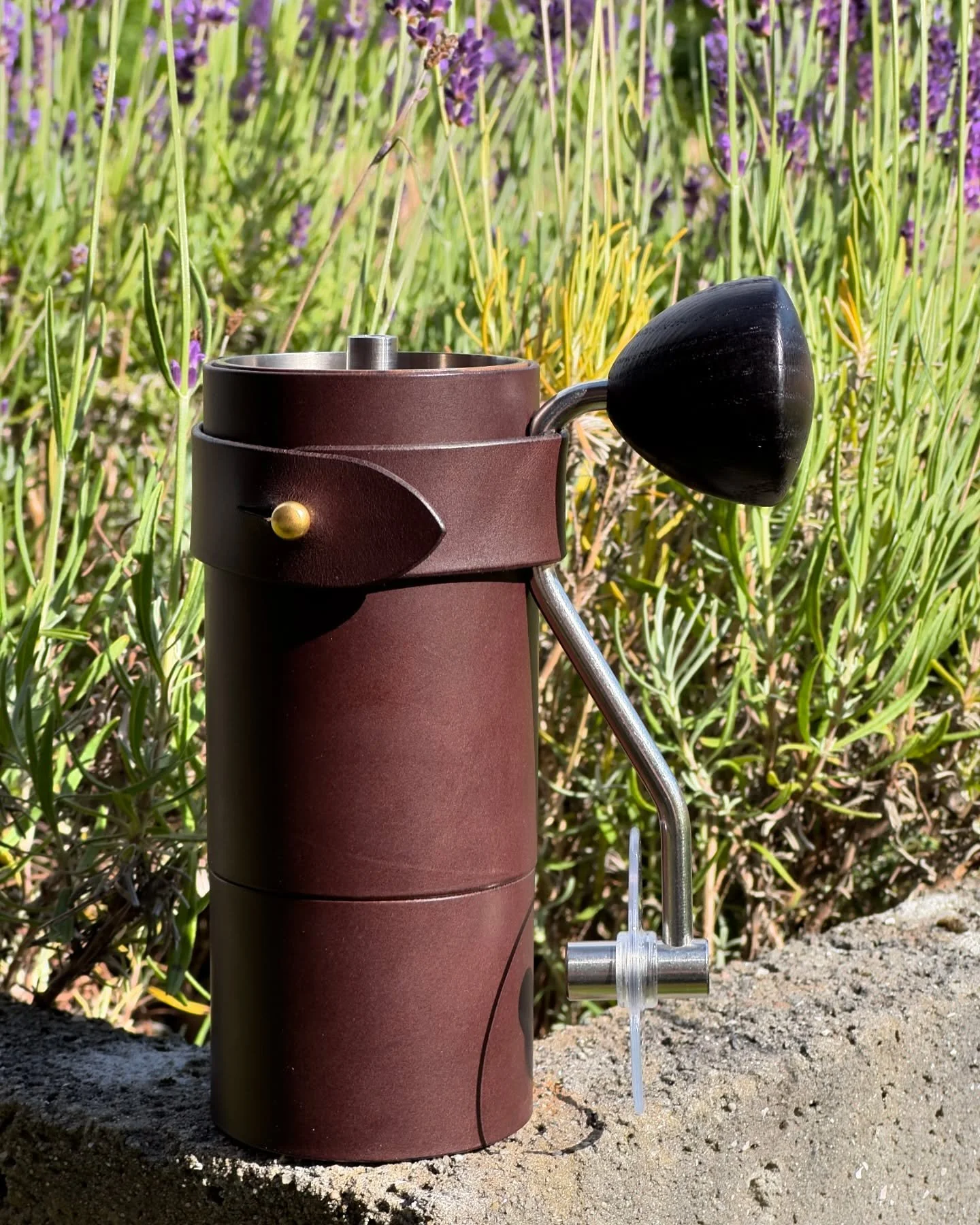 Couldn&rsquo;t leave my new @comandantegrinder without a travel sleeve. 

#comandantec40 #handgrinder #coffee #leatherwork #leathercraft #handmade