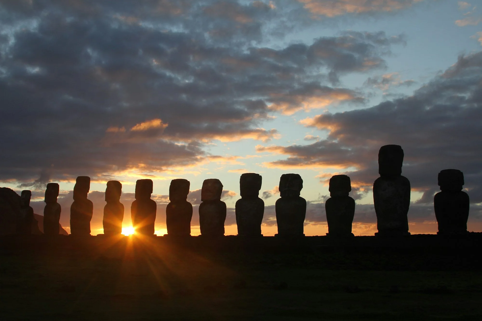 sunrise-ahu-tongariki.jpg