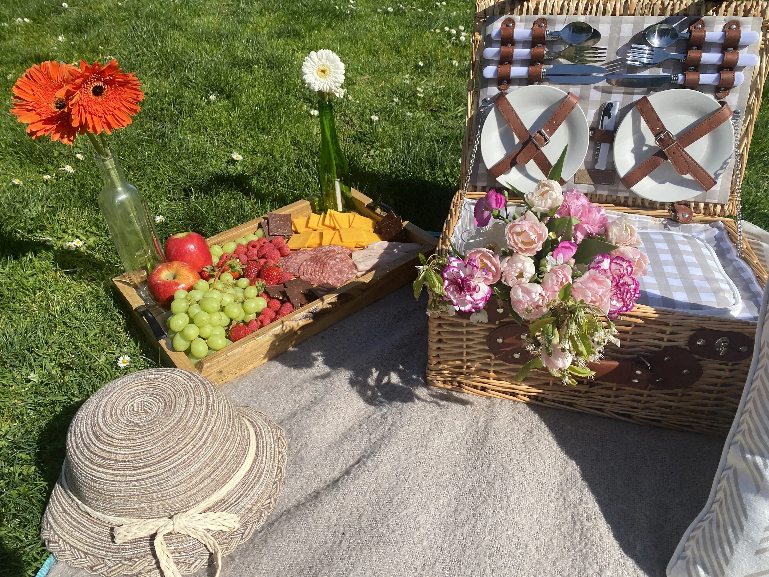 Floral Picnic setup with fresh seasonal blooms for a cute date or special occasion. Top it with add ons like charcuterie board, fruit platter and or baked goods.