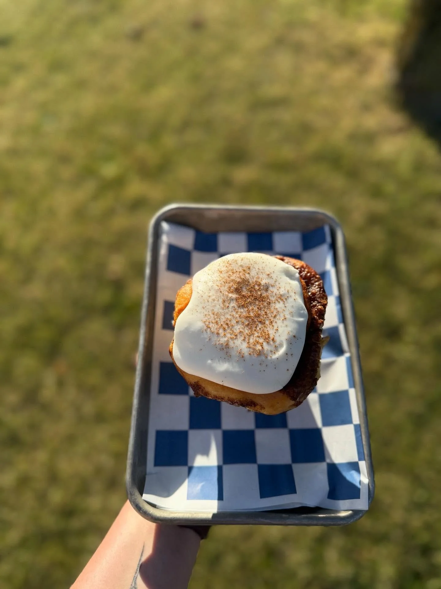 ✨PRE ORERS FOR 11/22 ARE LIVE✨

✨Cranberry cardamom sourdough cinnamon rolls ✨
(Pictured here is the classic)

Available in 4 packs or single 

Make sure to stop on by @blacklistbagels popup this Saturday at @chefshackgr because I&rsquo;m going to ha