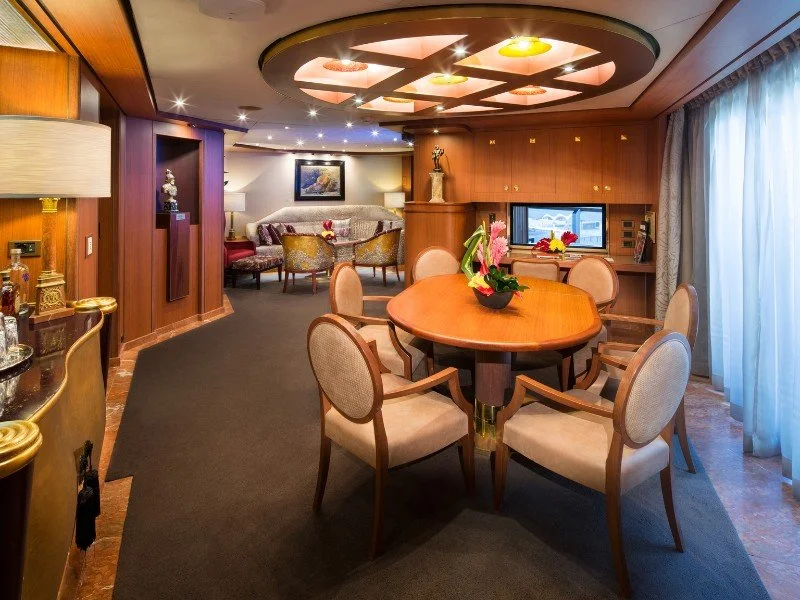 Pinnacle Suite Dining Room.jpg