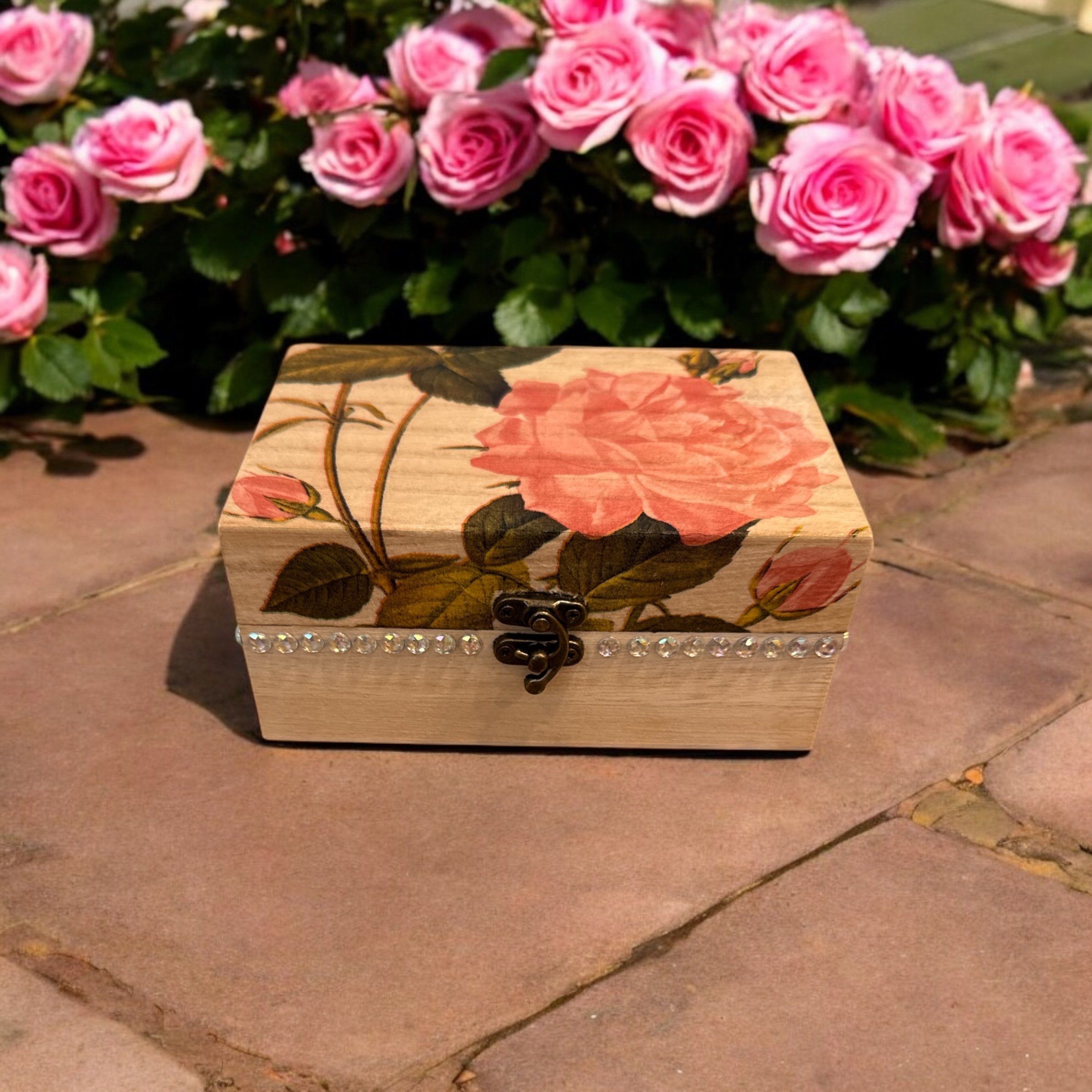 Item 669. Coming up Pink Roses