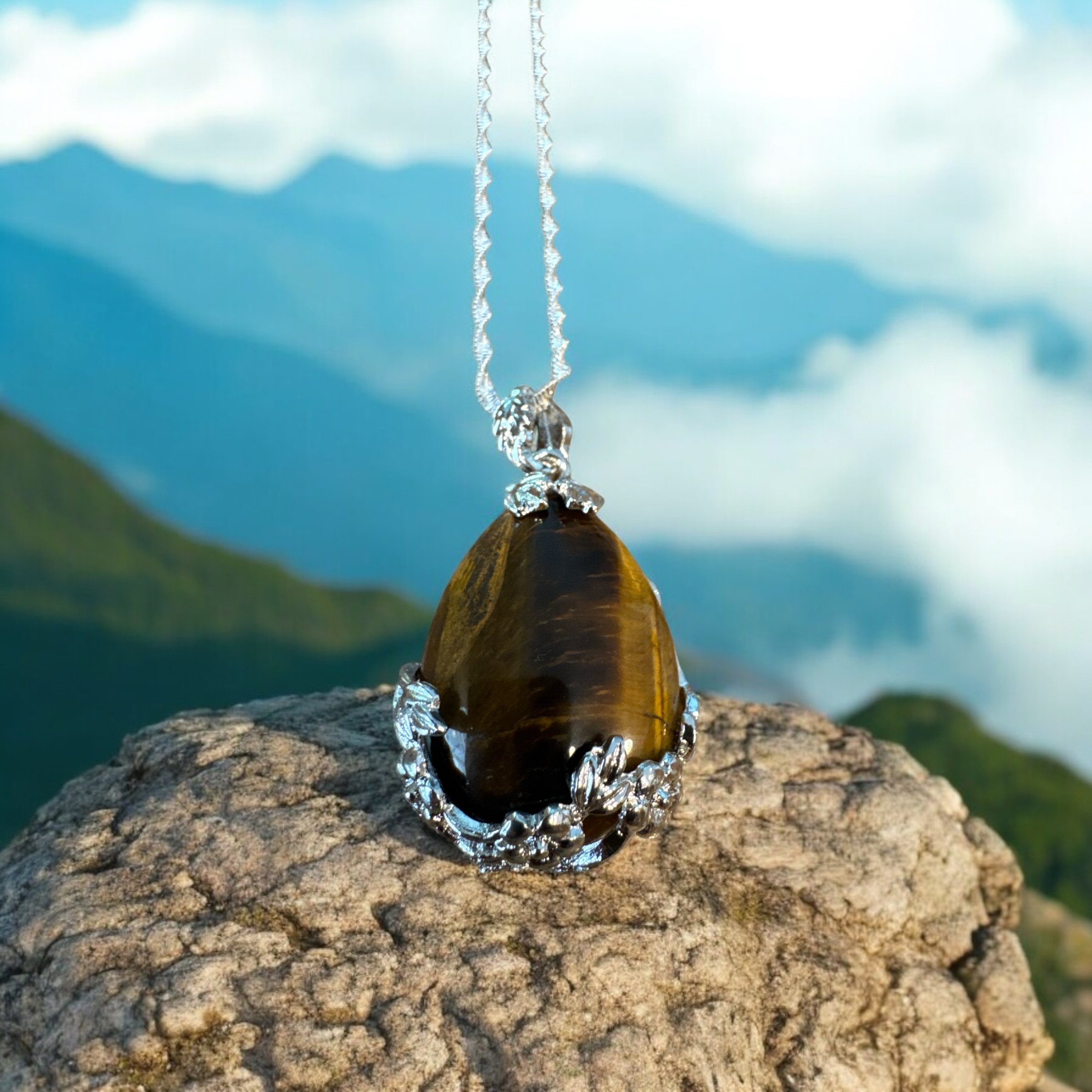 Item 675. Tiger eye in flower setting